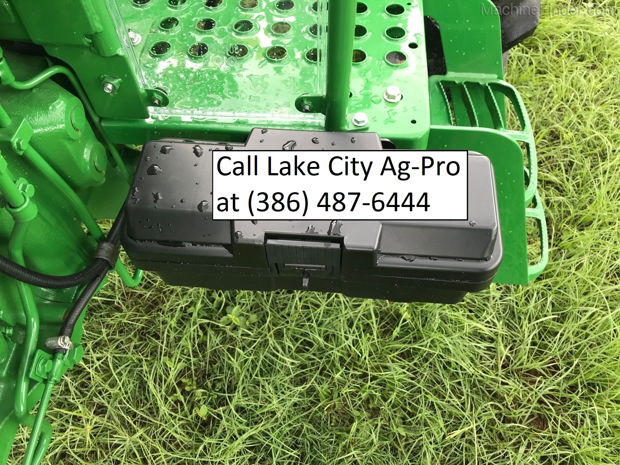 2019 John Deere 5045E Image 8