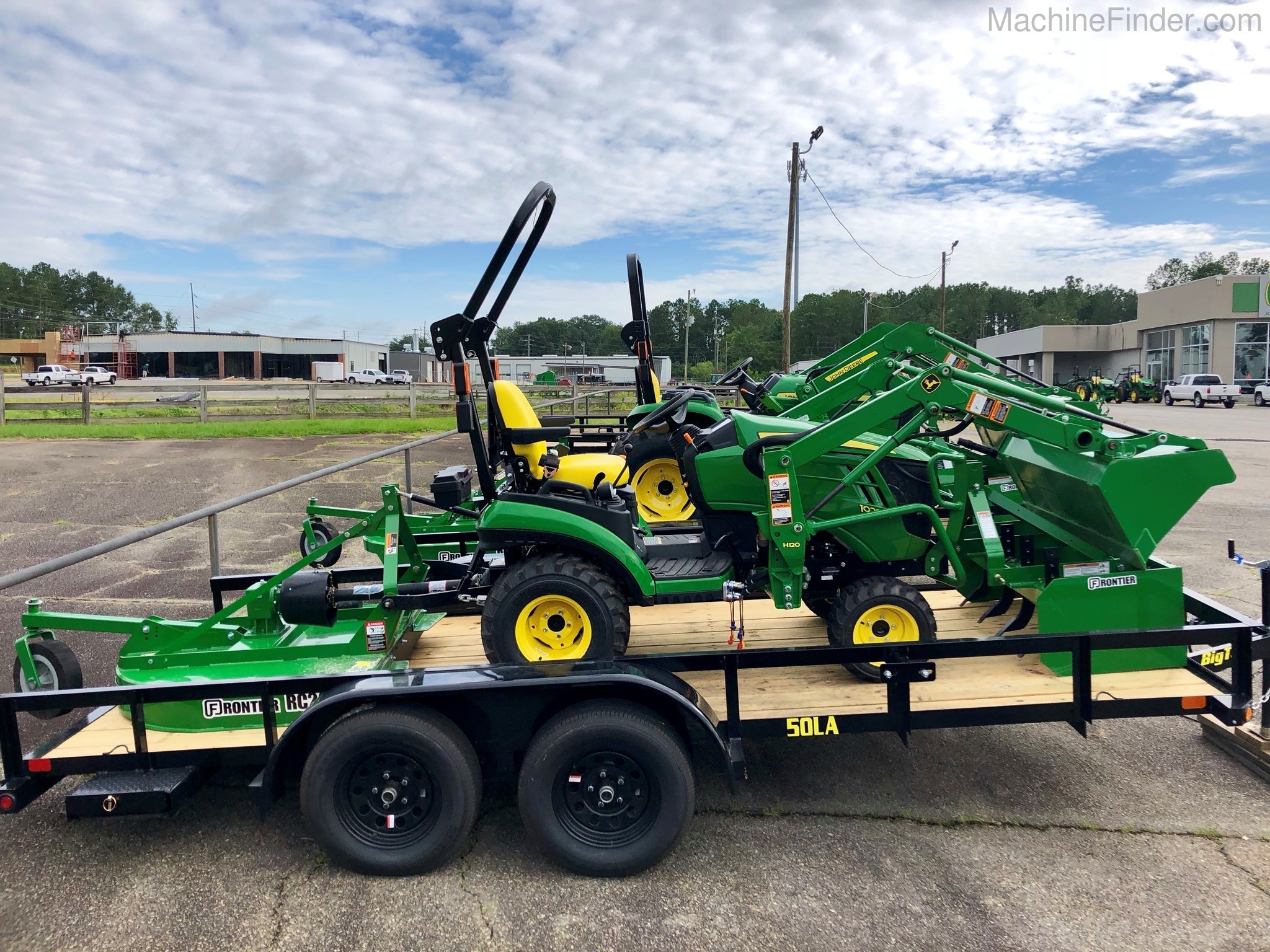 2020 John Deere 1023E Tractor Package Image 2