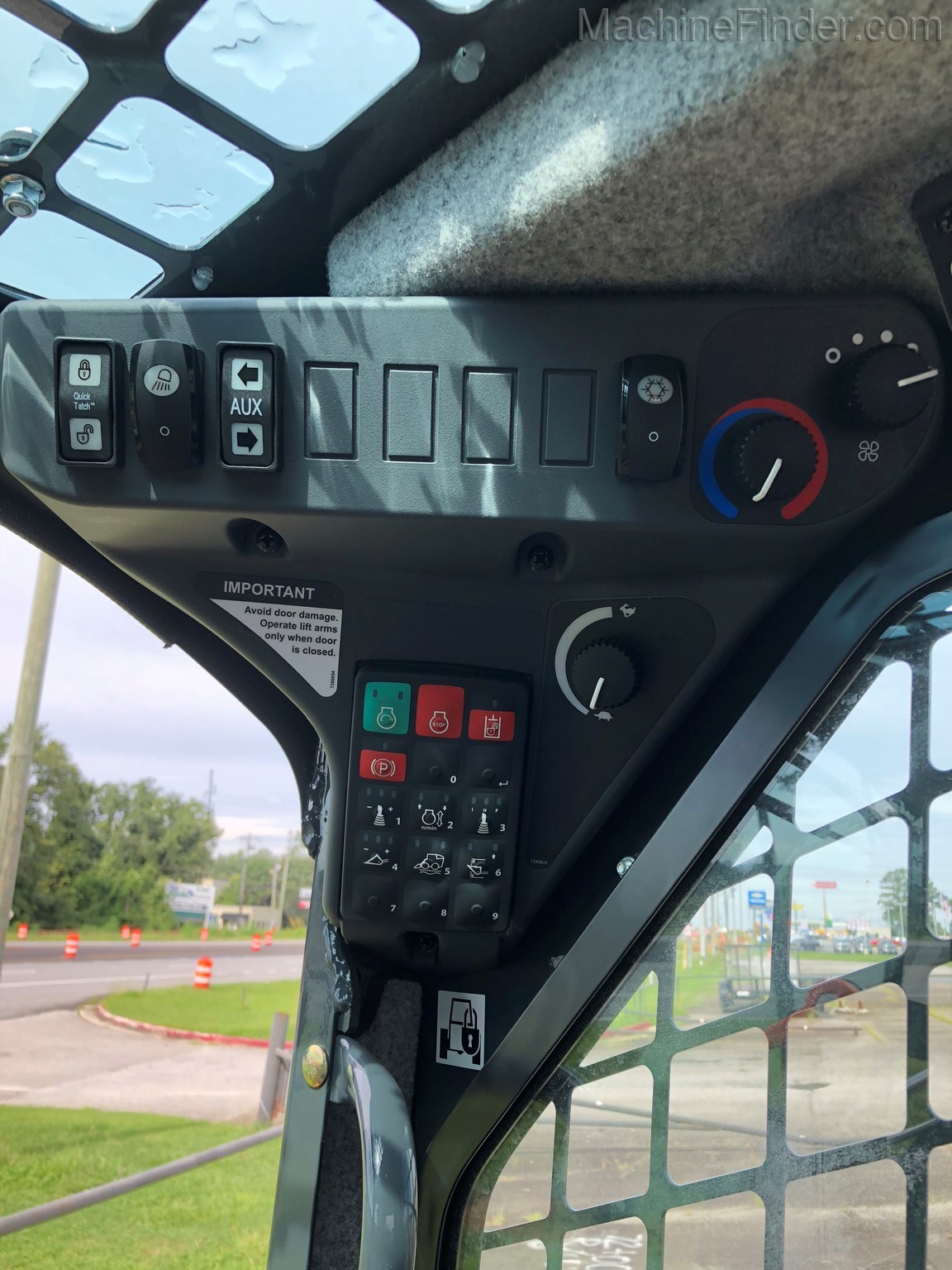 2020 John Deere 325G CAB Image 4