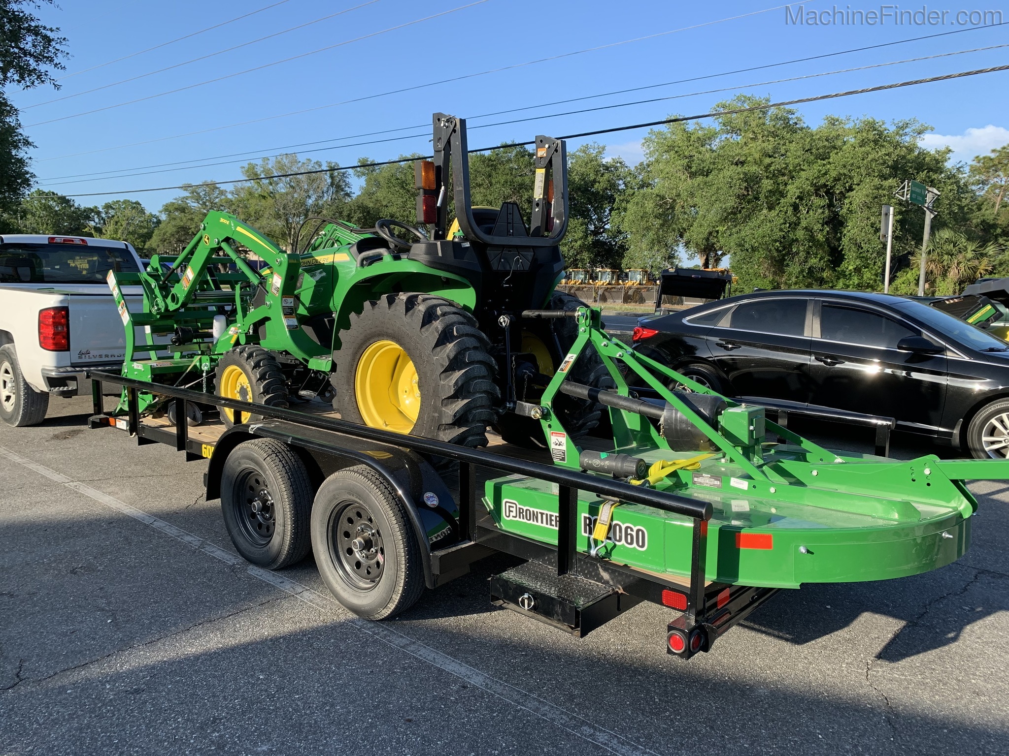 2020 John Deere 3032E Image 2