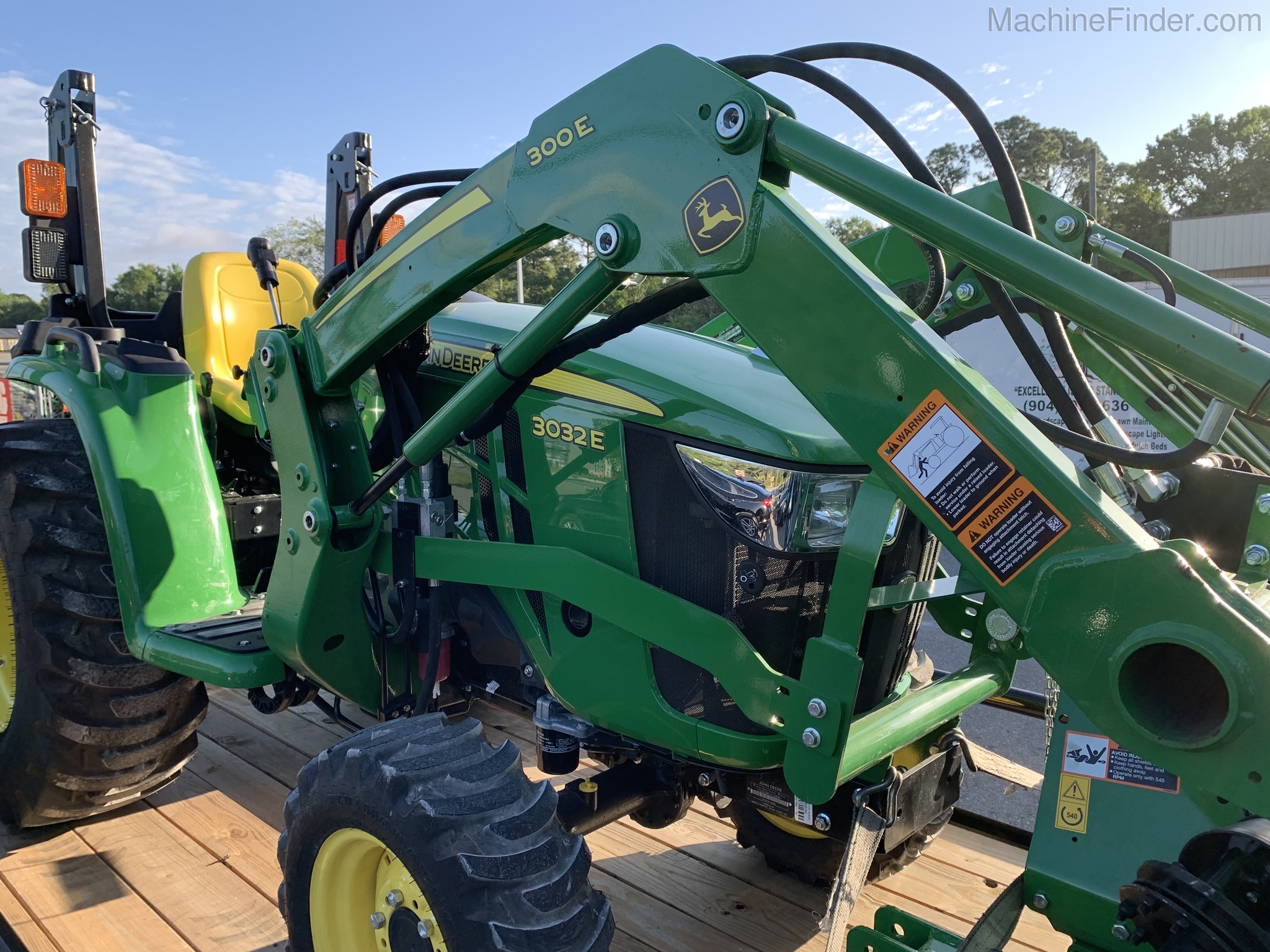 2020 John Deere 3032E Image 5