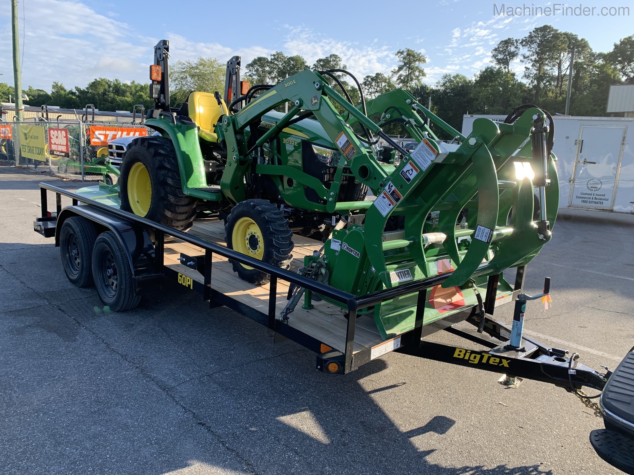 2020 John Deere 3032E Image 4