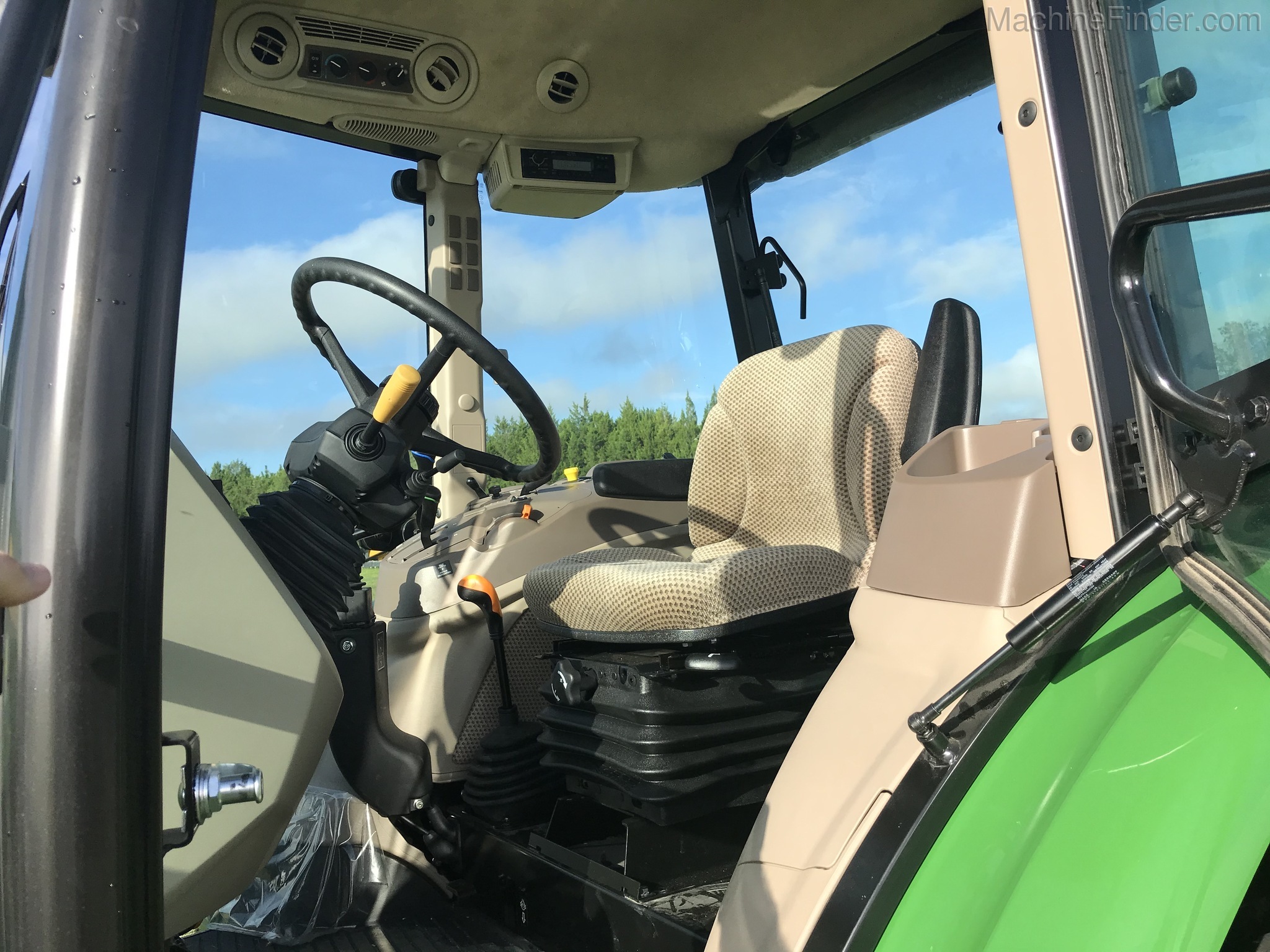 2020 John Deere 5090E Image 6