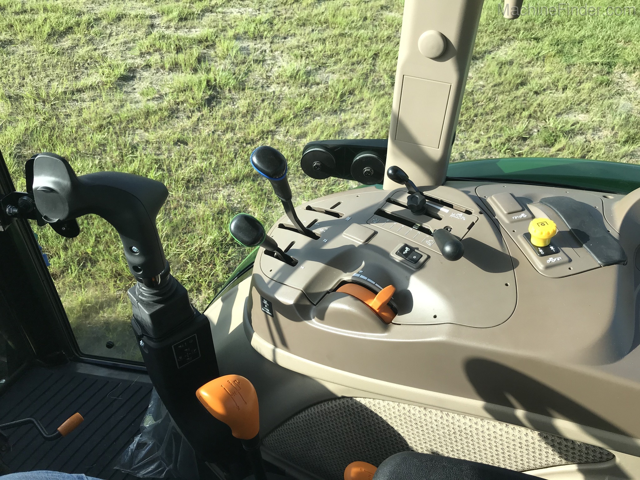 2020 John Deere 5090E Image 7