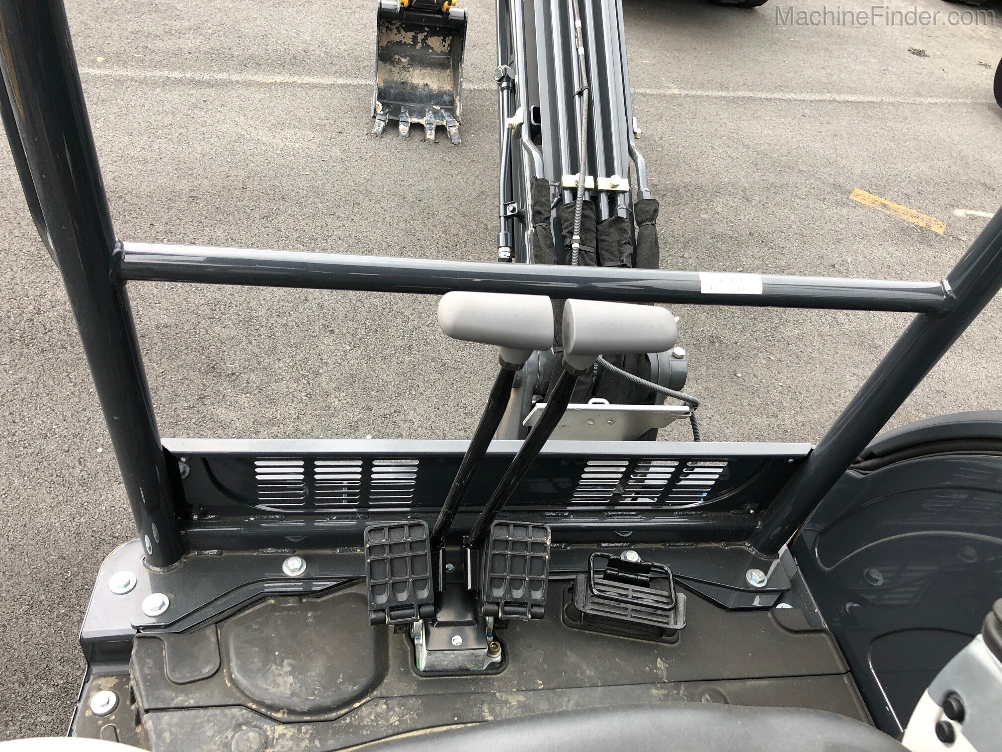 2020 John Deere 26G Image 5