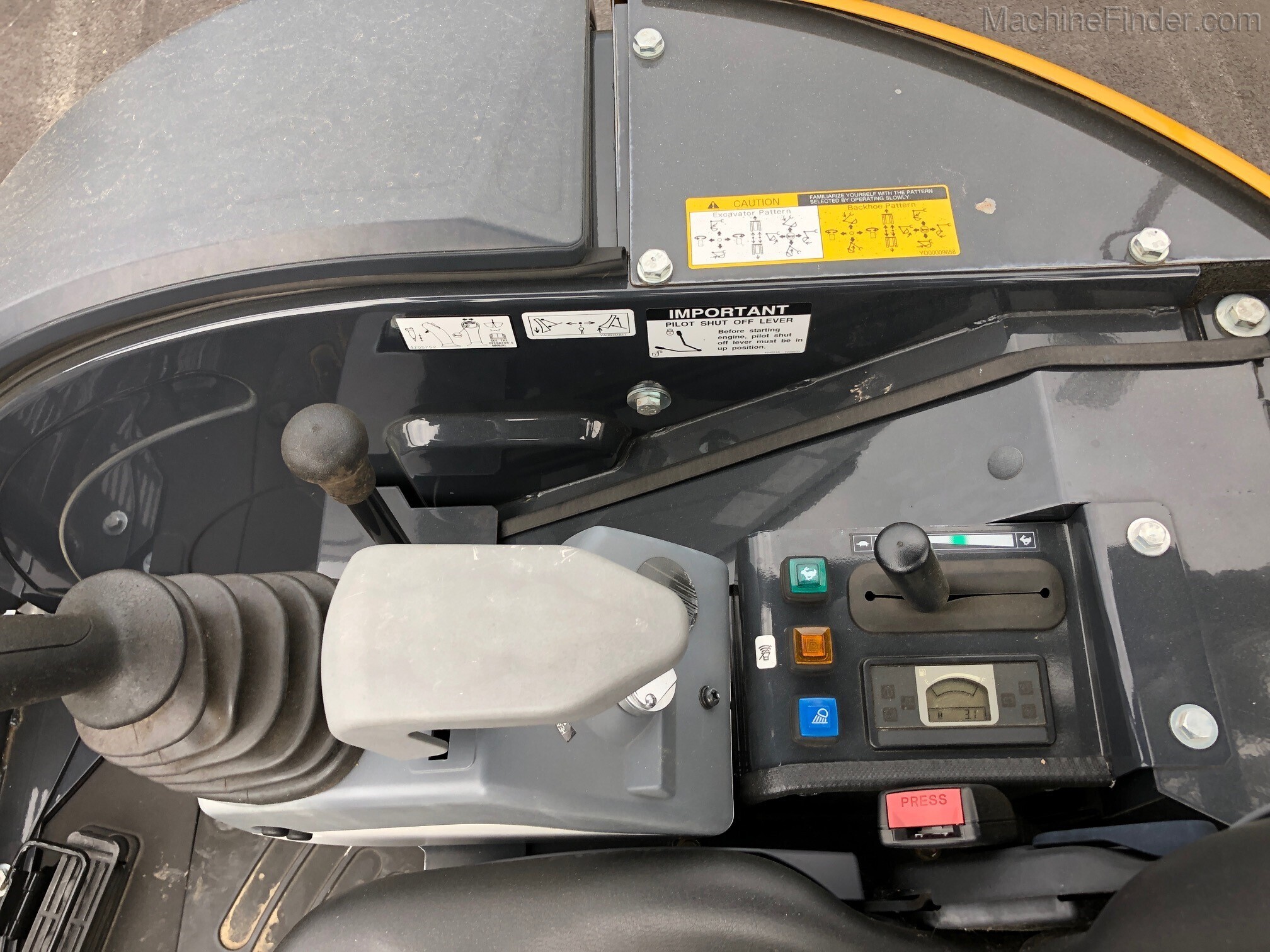 2020 John Deere 26G Image 4