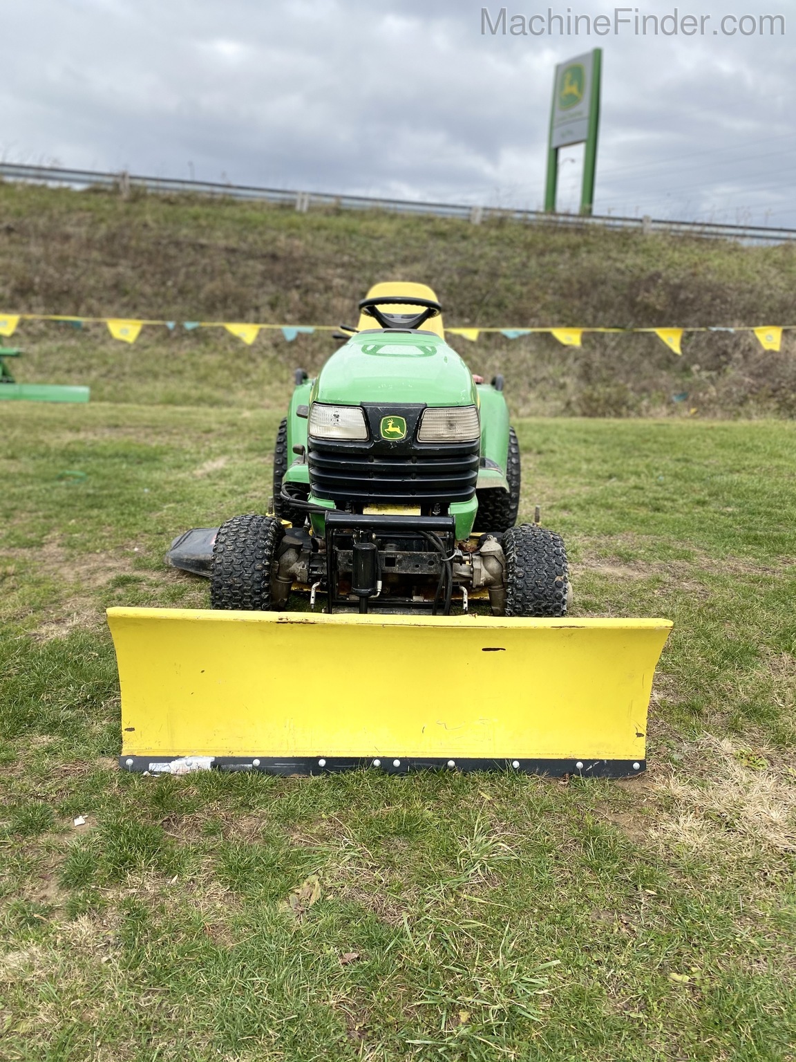 2007 John Deere X748 Image 2