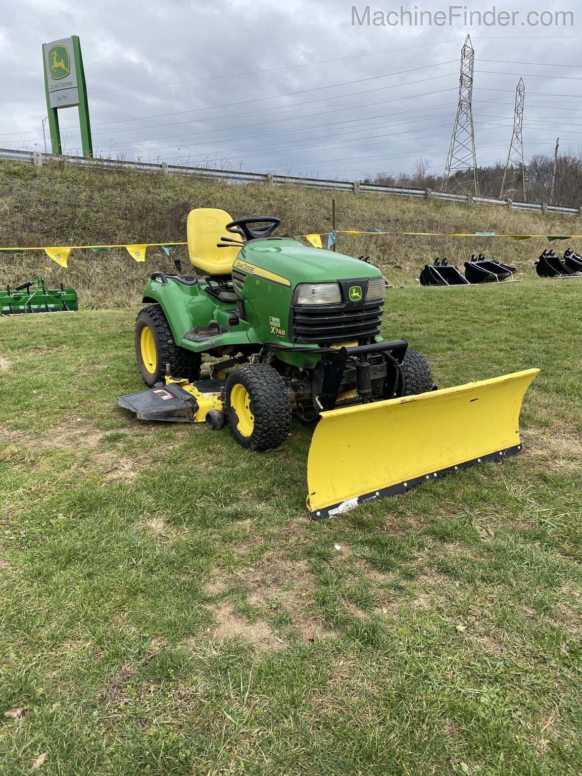 2007 John Deere X748 Image 1