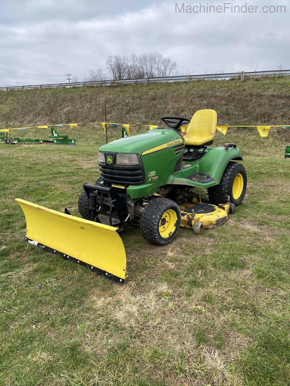 2007 John Deere X748 Image 3