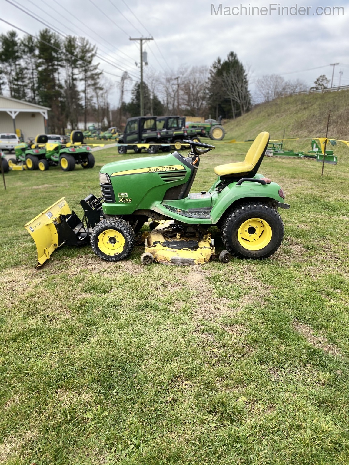 2007 John Deere X748 Image 4