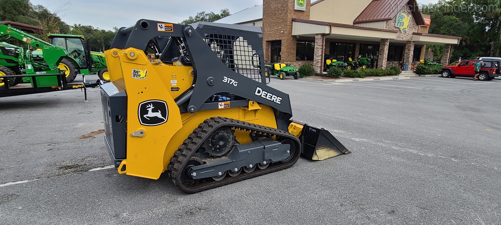 2020 John Deere 317G Image 3