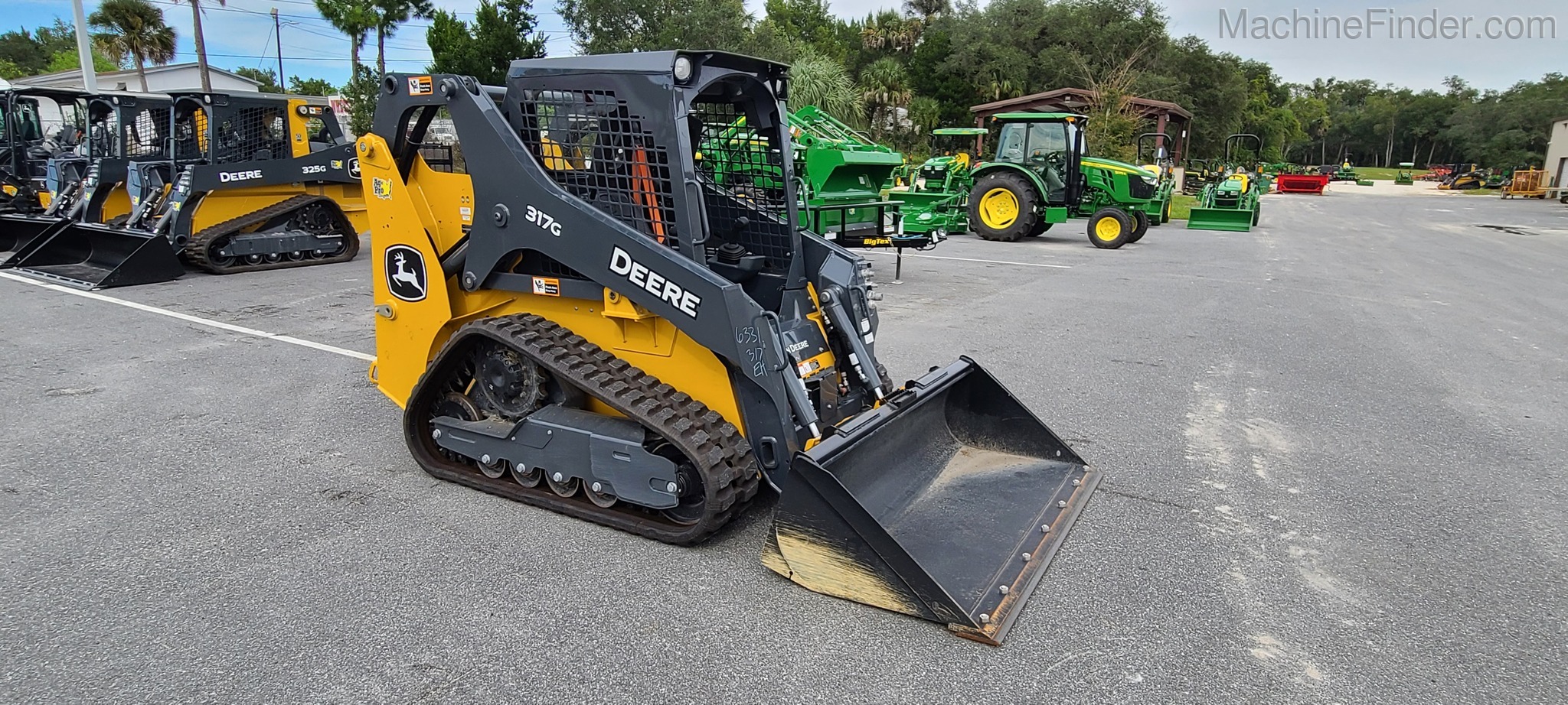 2020 John Deere 317G Image 10
