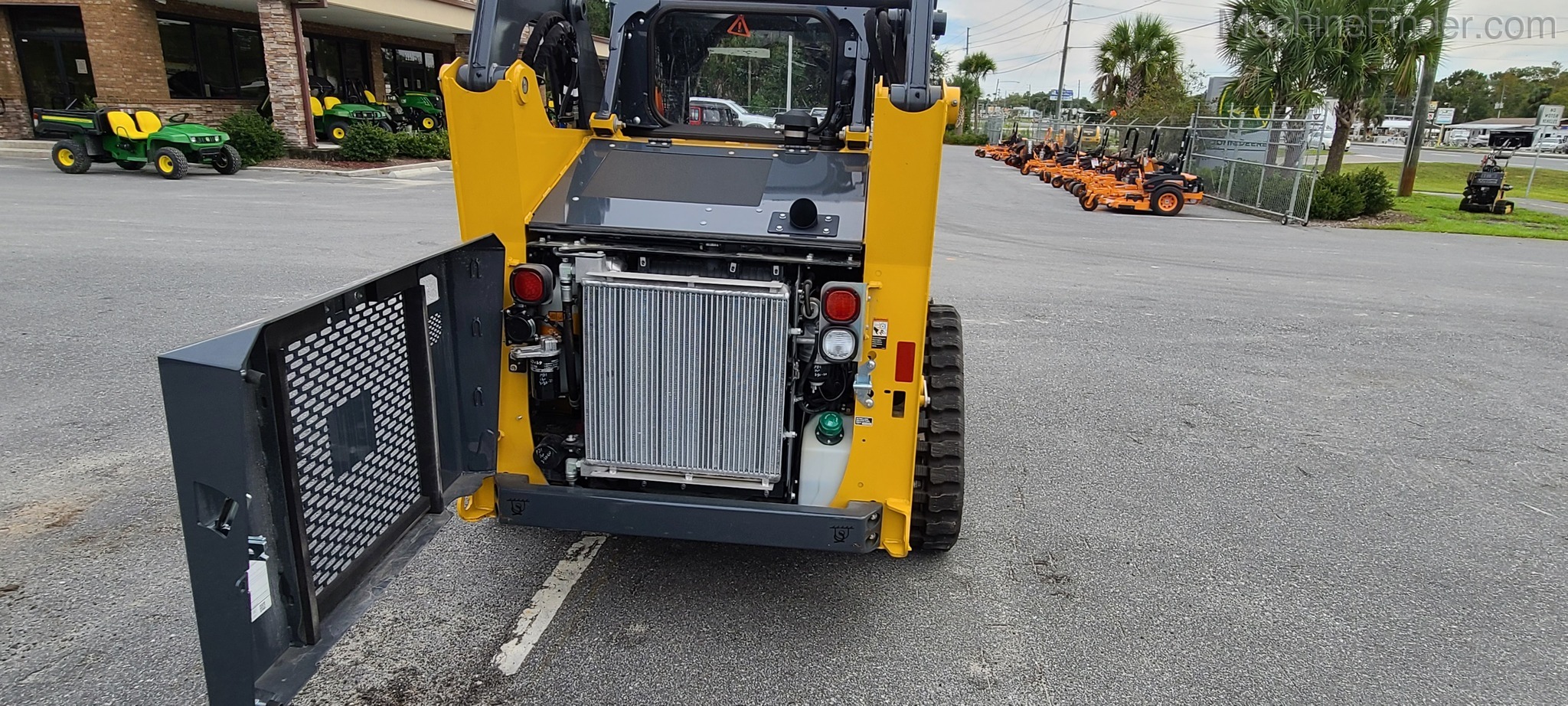 2020 John Deere 317G Image 8