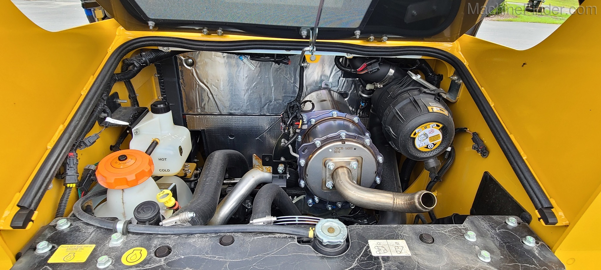 2020 John Deere 317G Image 12