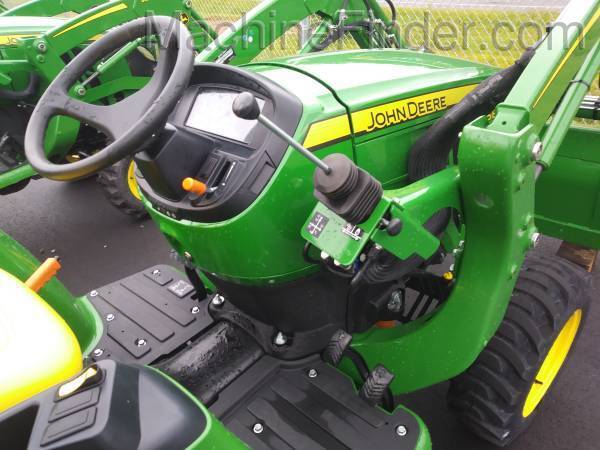 2020 John Deere 3025E Image 3