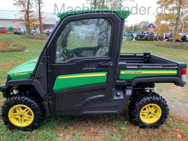 2020 John Deere XUV835R Image 1