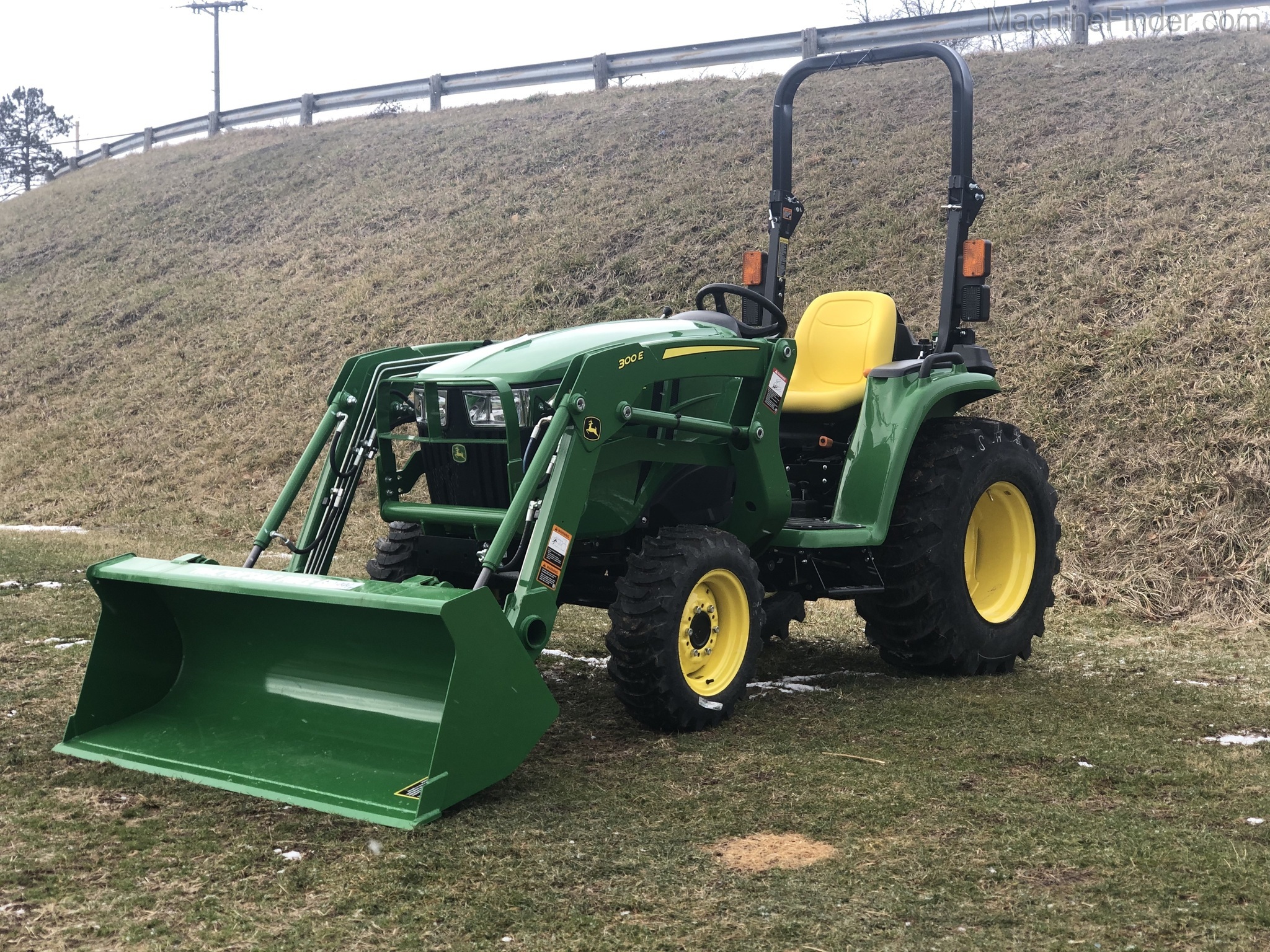 2020 John Deere 3025E Image 6