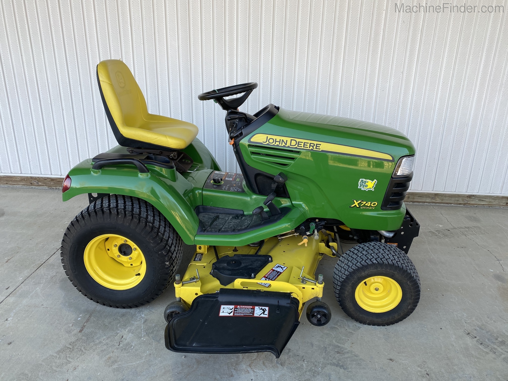 2010 John Deere X740 Image 2