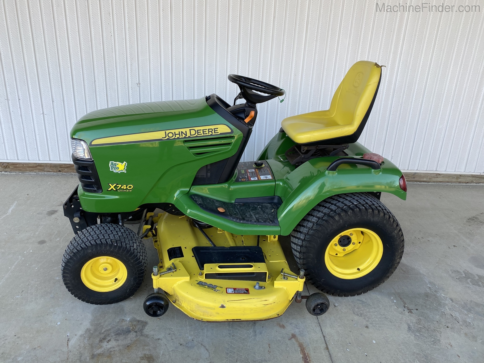 2010 John Deere X740 Image 1