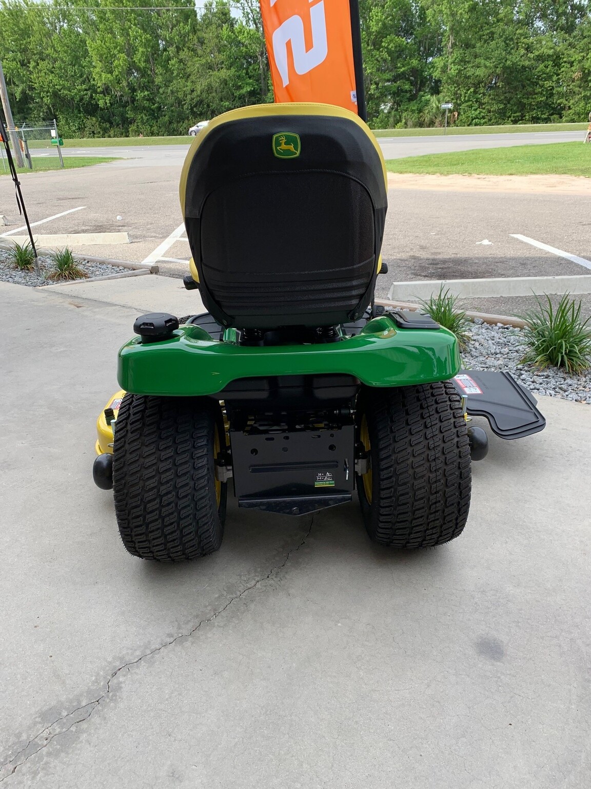 2023 John Deere X380 Image 4