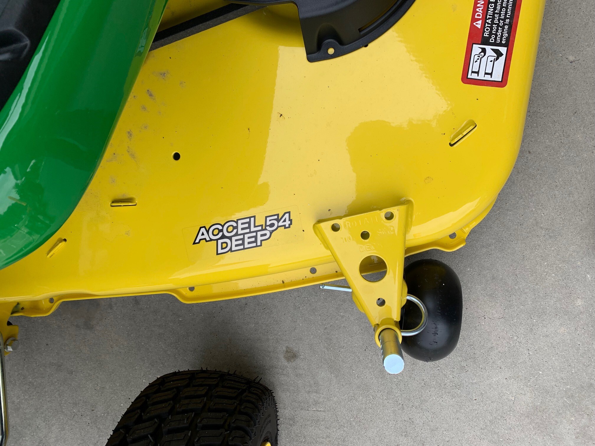 2023 John Deere X380 Image 7