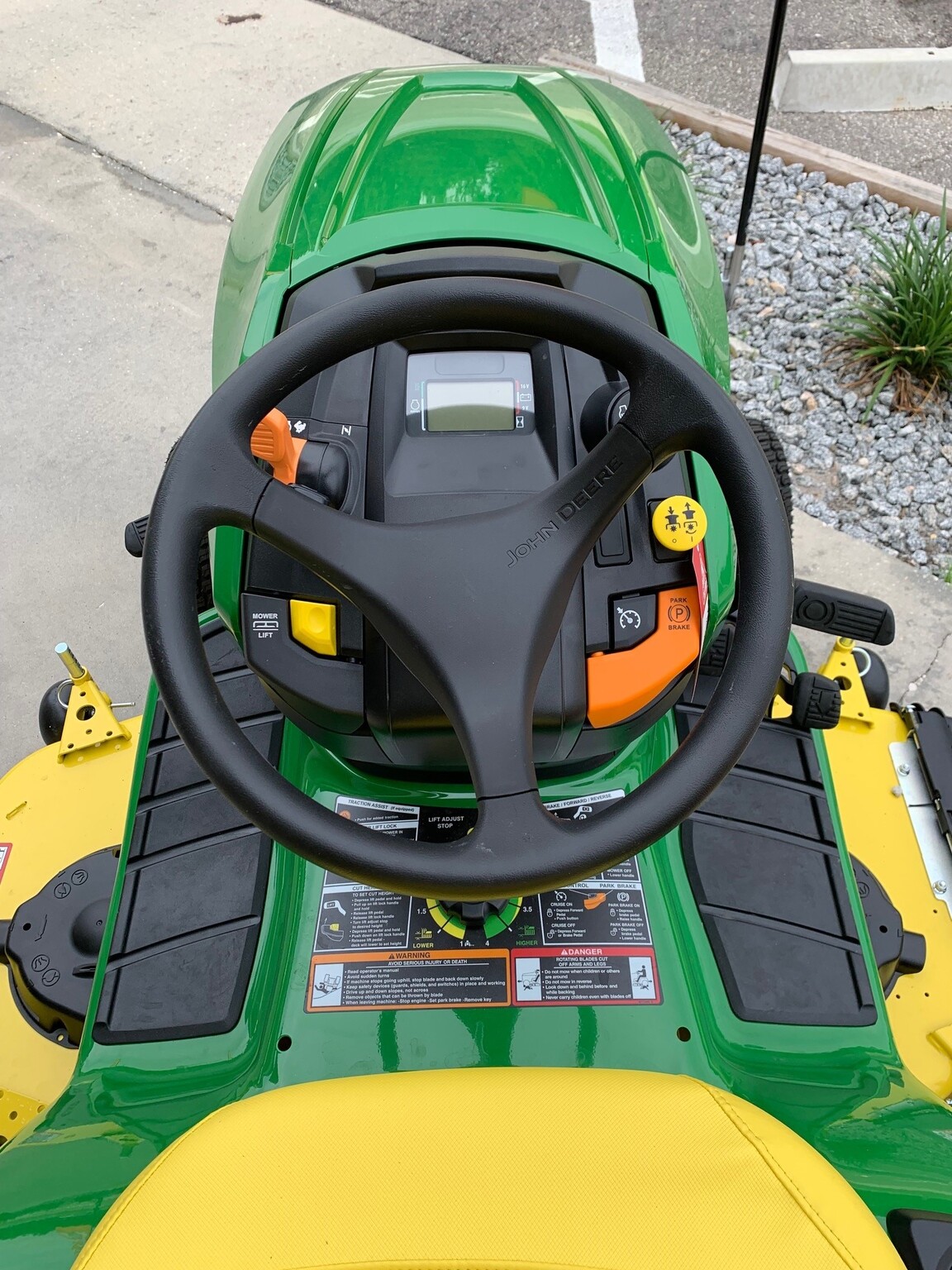2023 John Deere X380 Image 6