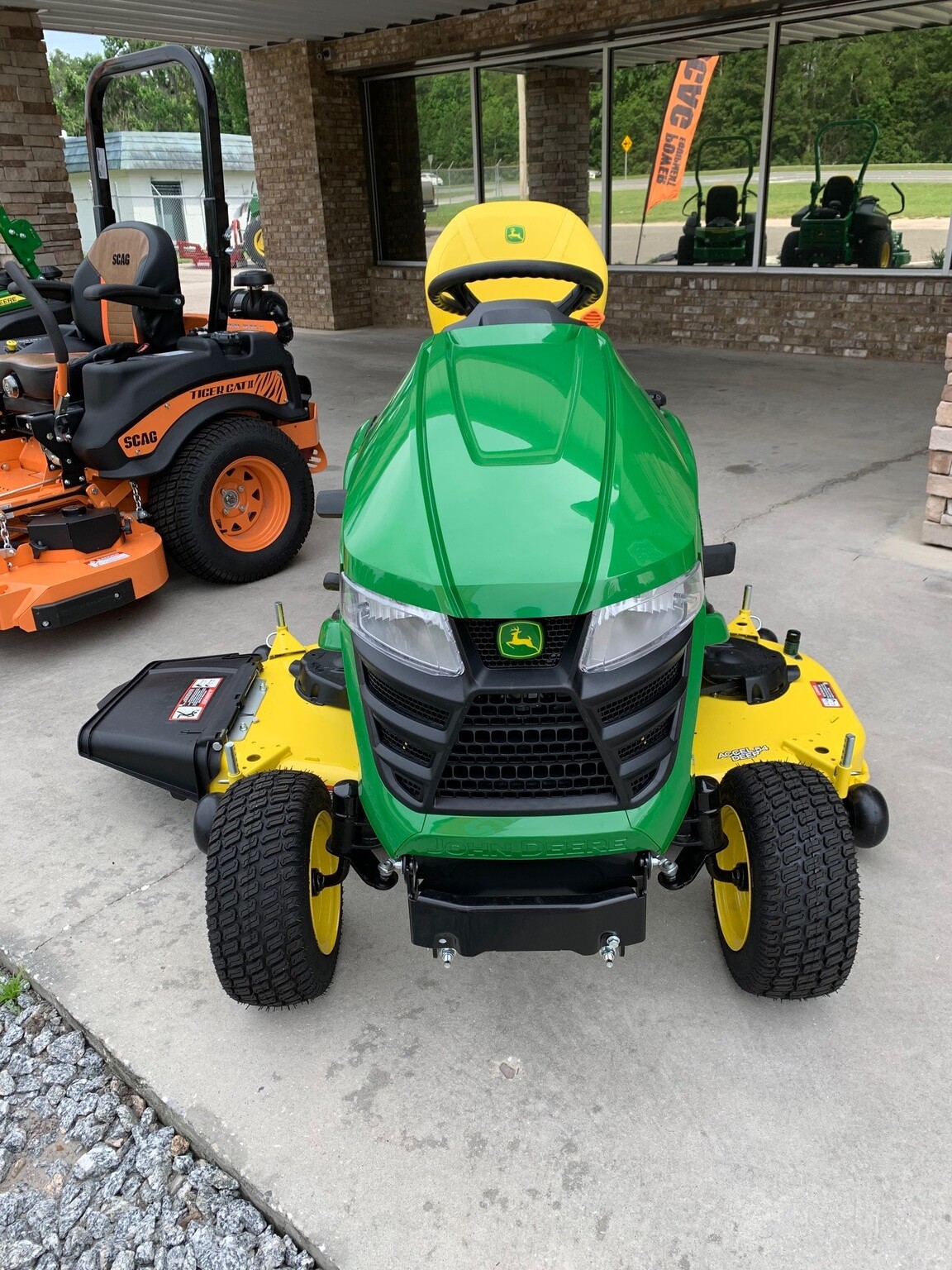 2023 John Deere X380 Image 2