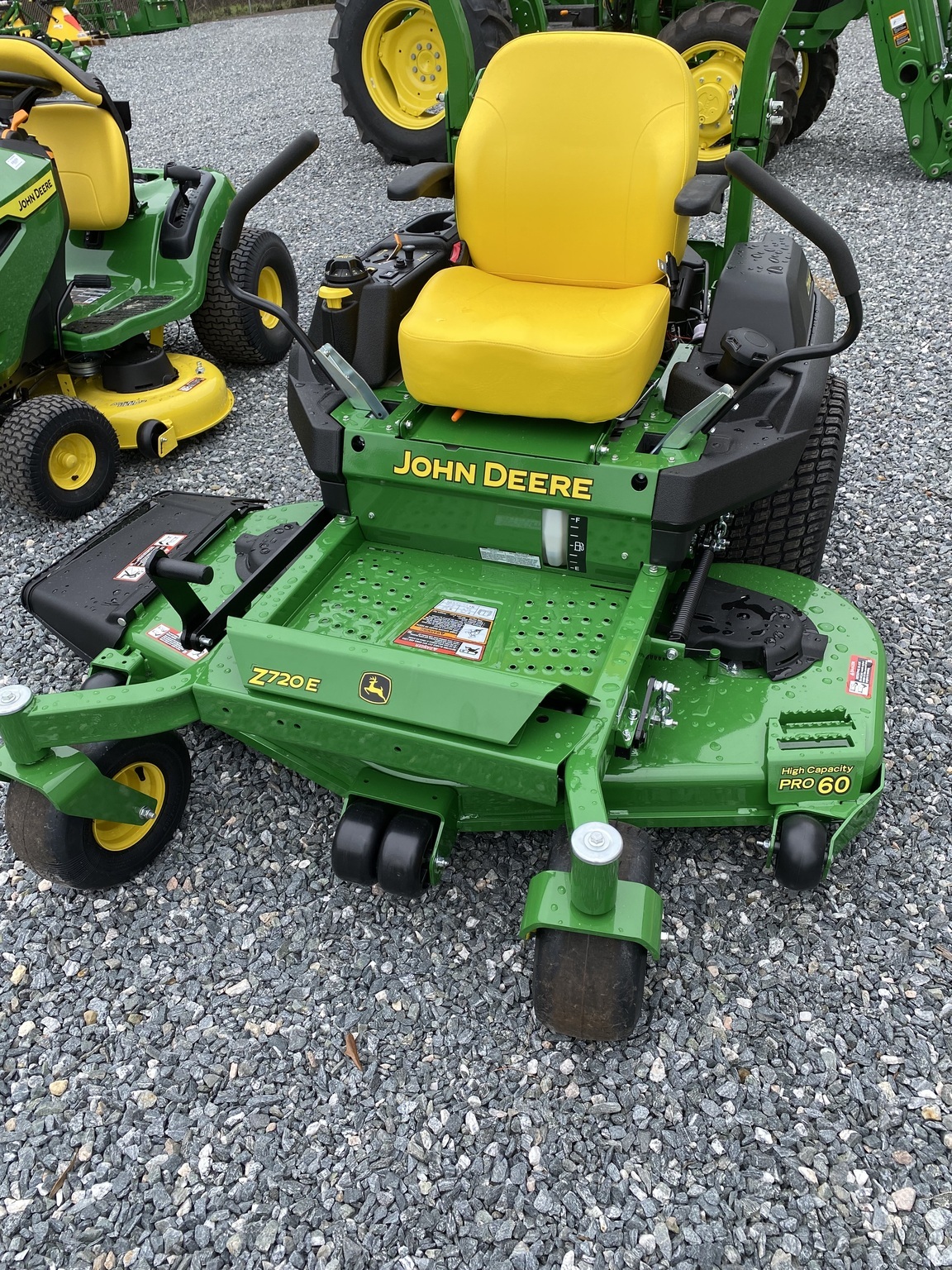 2025 John Deere Z720E Image 2