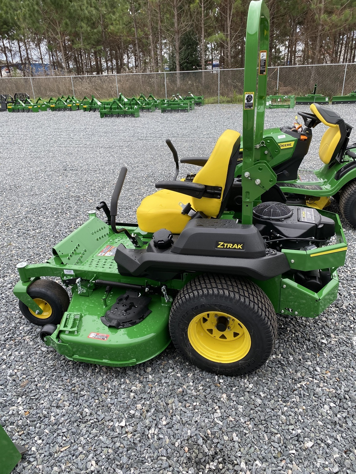2025 John Deere Z720E Image 3