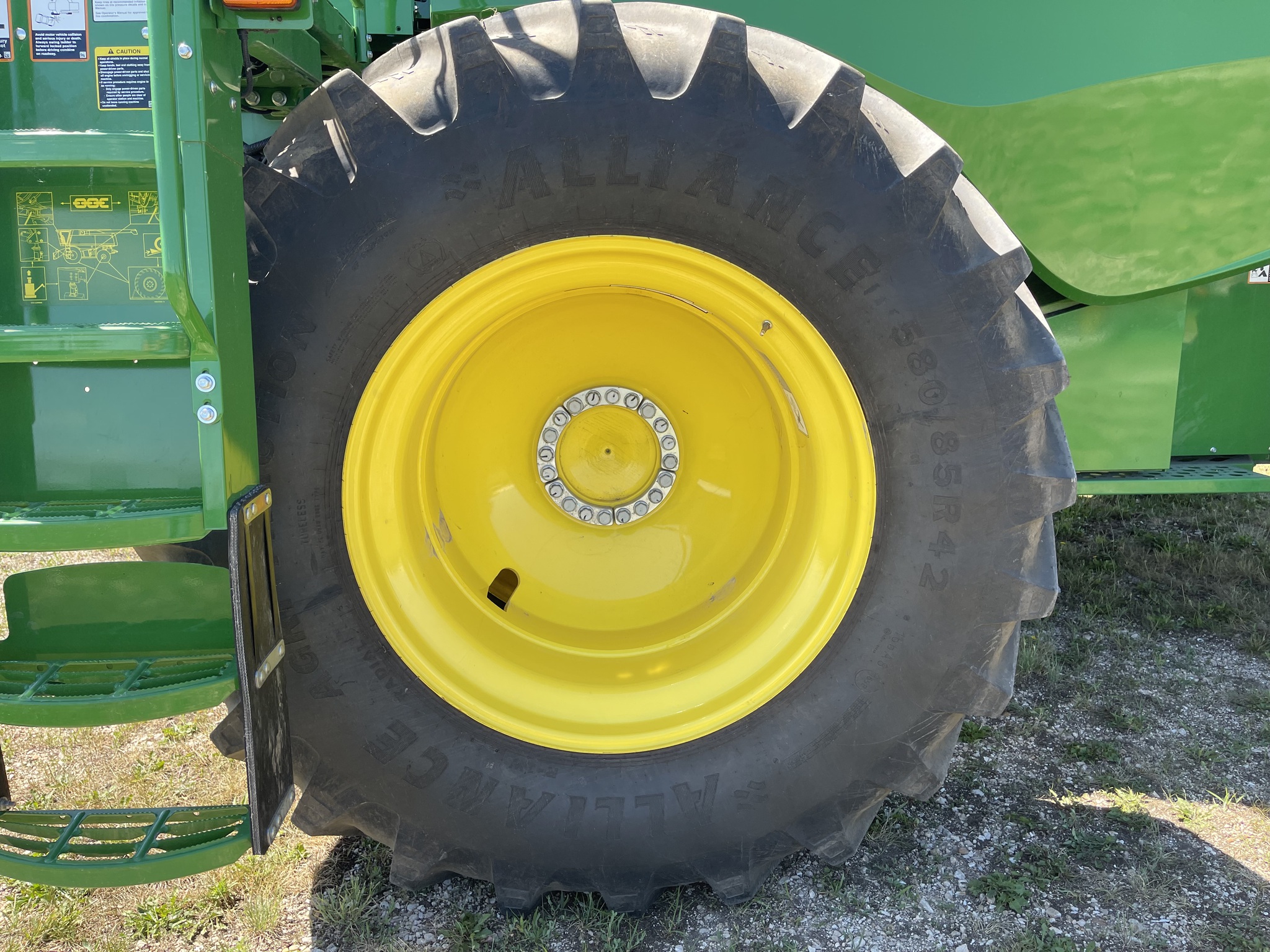  2023 John Deere S780 at Heritage Tractor in Monmouth, IL