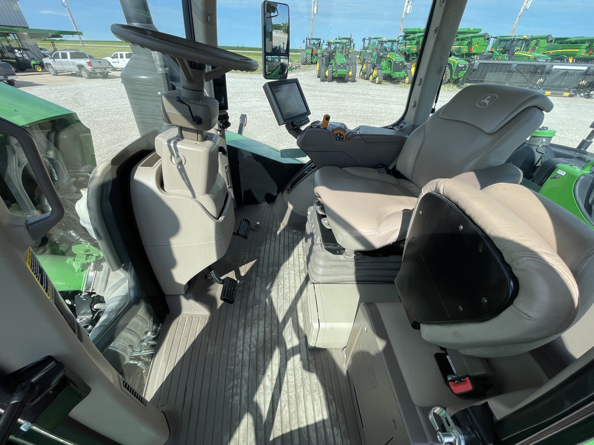  2021 John Deere 9520R at Heritage Tractor in Brimfield, IL