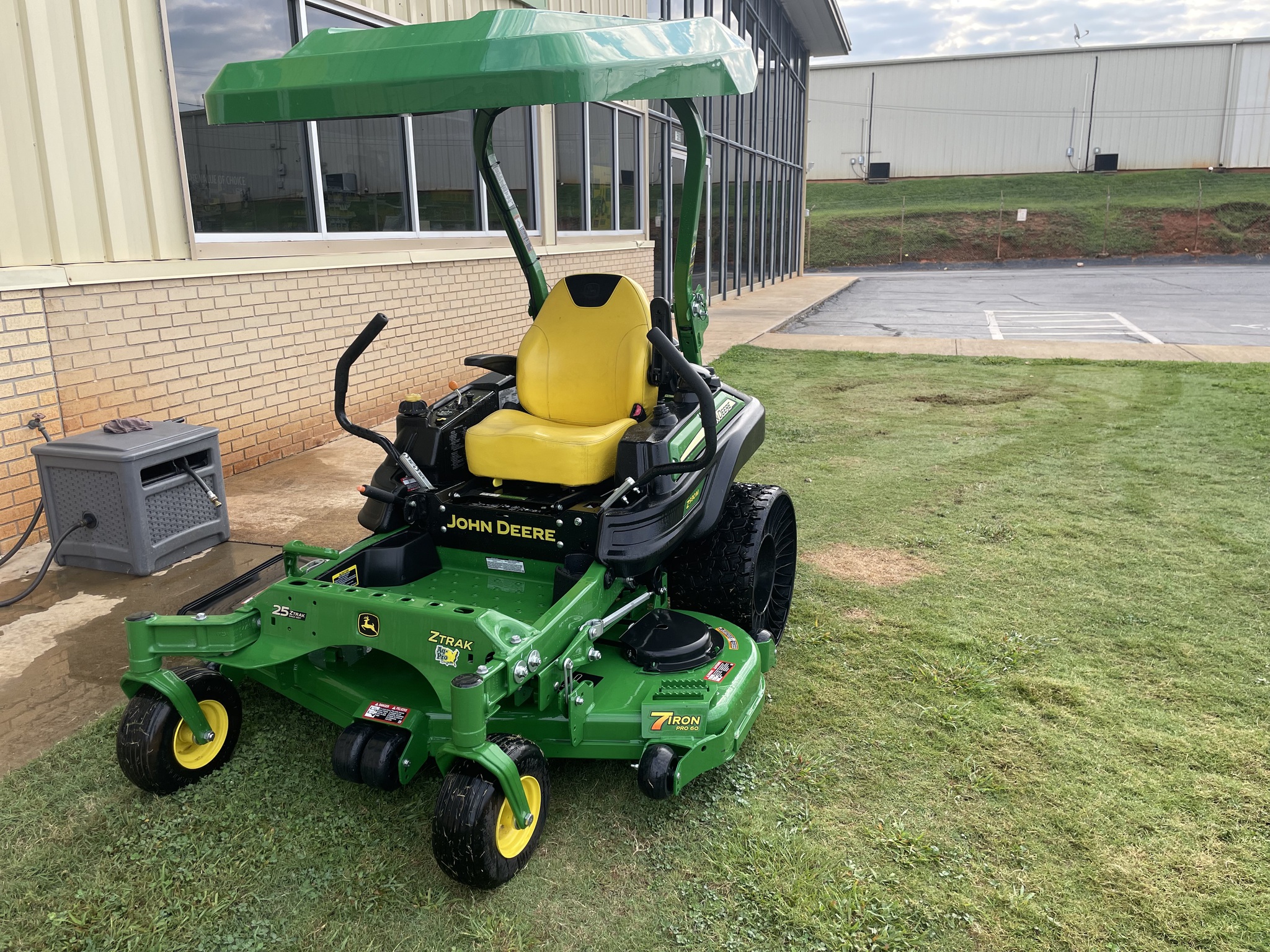 2022 John Deere Z930M Image 3