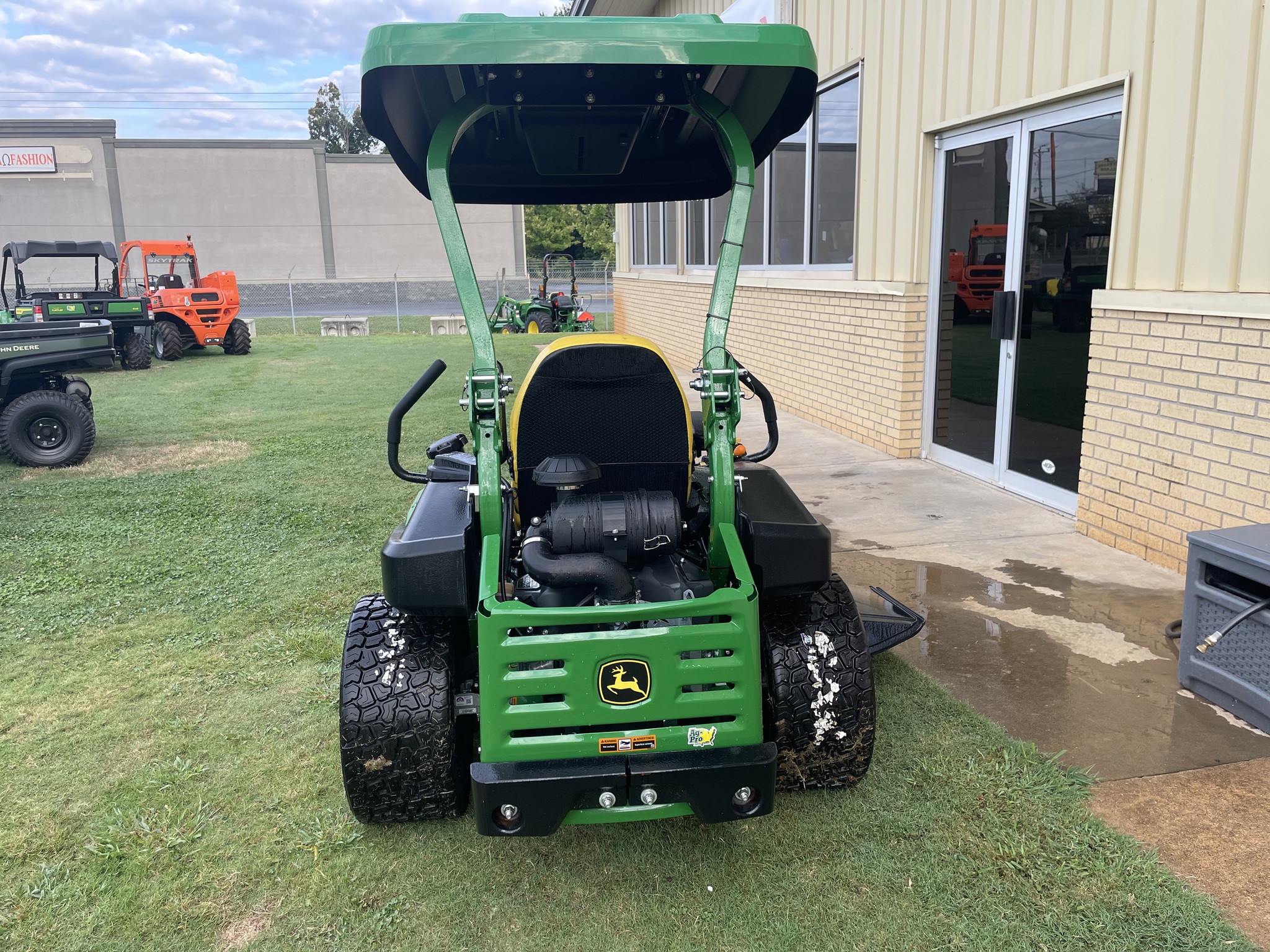 2022 John Deere Z930M Image 5