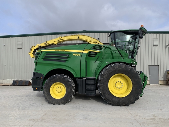 2018 John Deere 8300 thumbnail 3