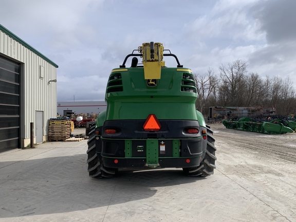 2018 John Deere 8300 thumbnail 4