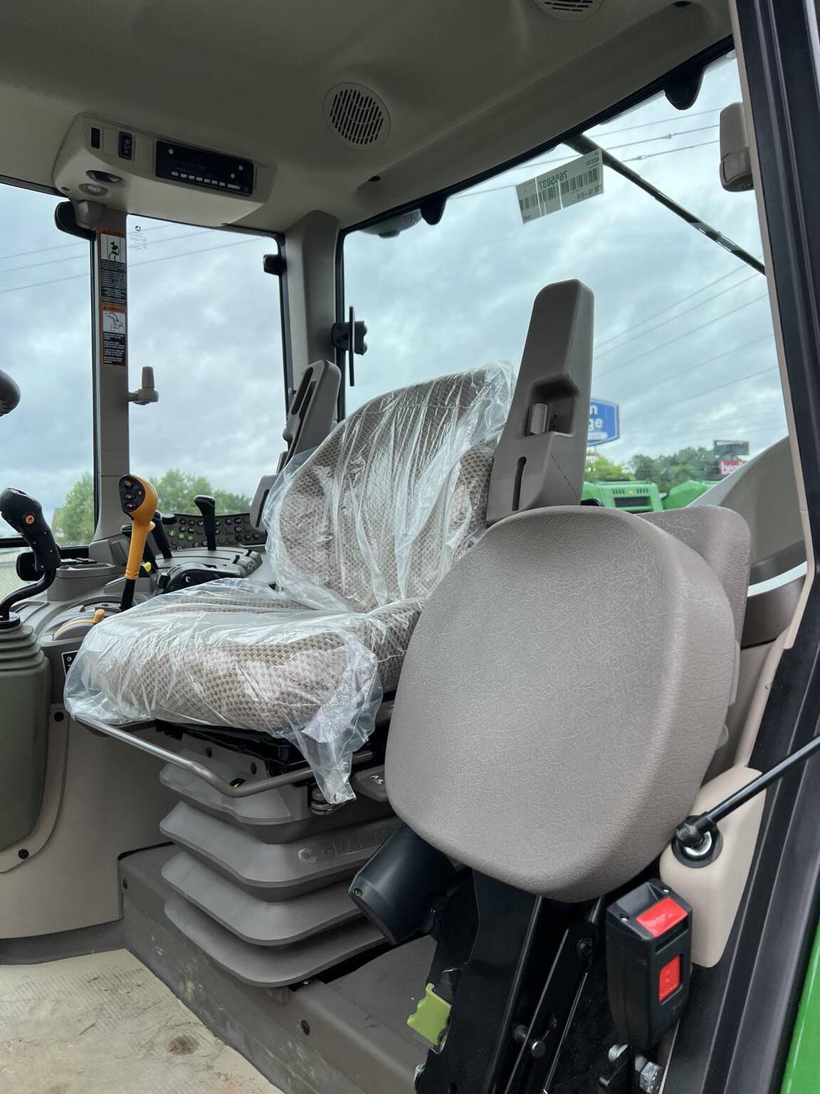 2023 John Deere 6110M Image 7