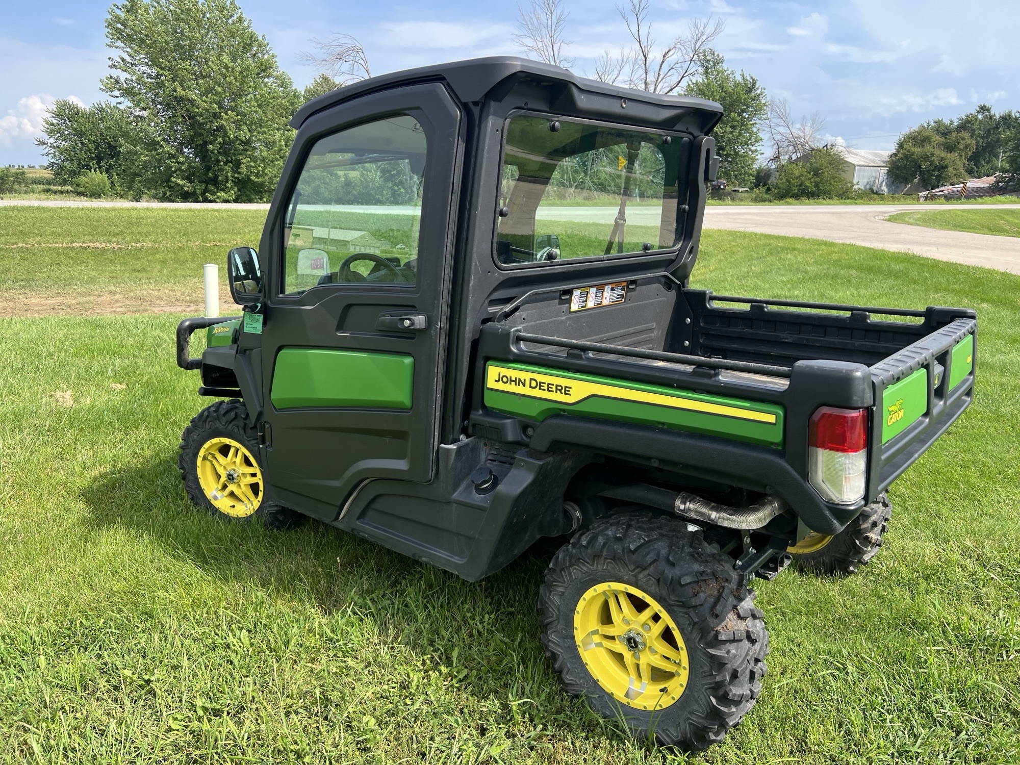 2021 John Deere XUV 835M Image 2