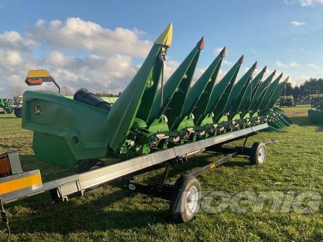 Used 2023 John Deere C8R Corn and Row Crop headers at Koenig Equipment in Urbana, OH - PhotoXL11