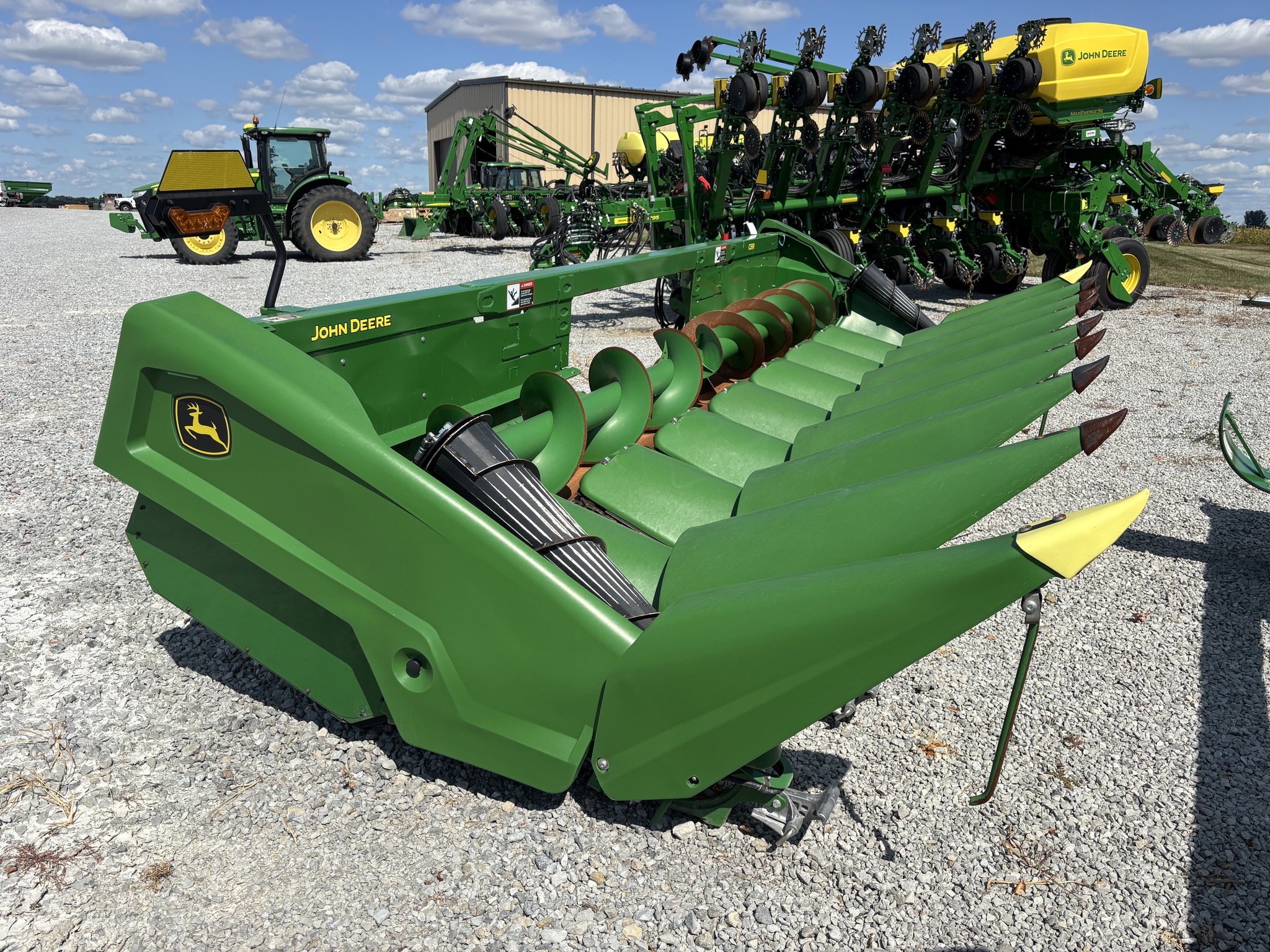 Used 2023 John Deere C8R Corn and Row Crop headers at Koenig Equipment in Urbana, OH - PhotoXL0