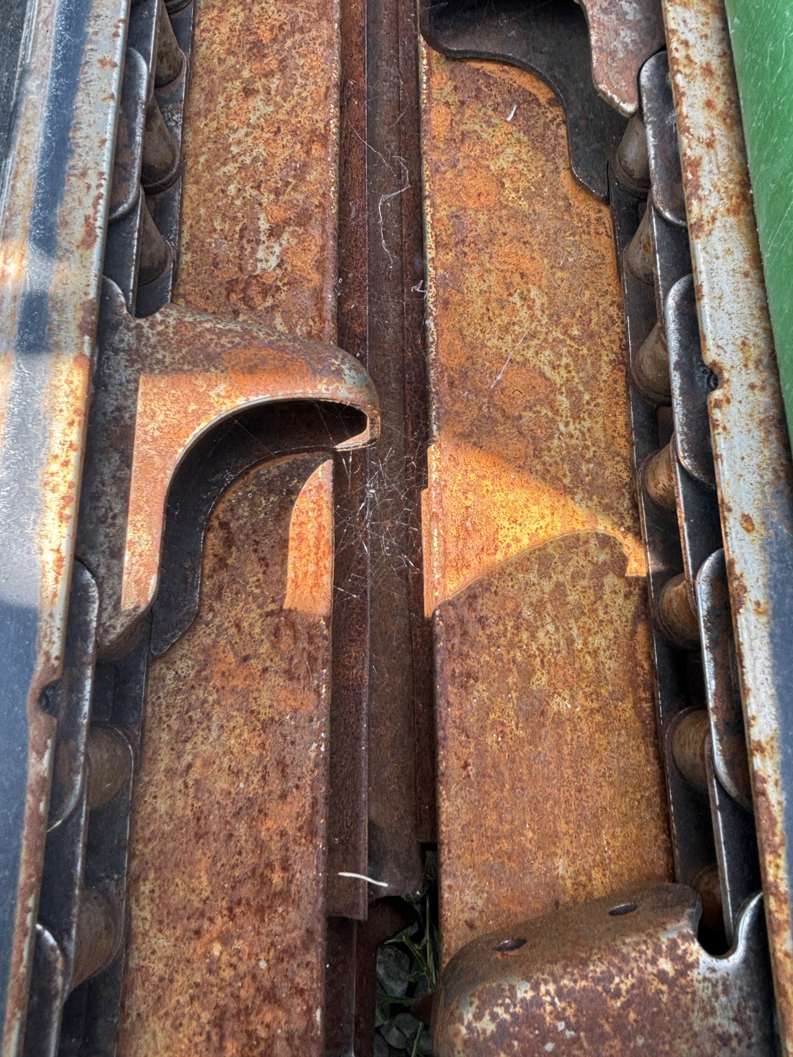 Used 2023 John Deere C8R Corn and Row Crop headers at Koenig Equipment in Urbana, OH - PhotoXL7