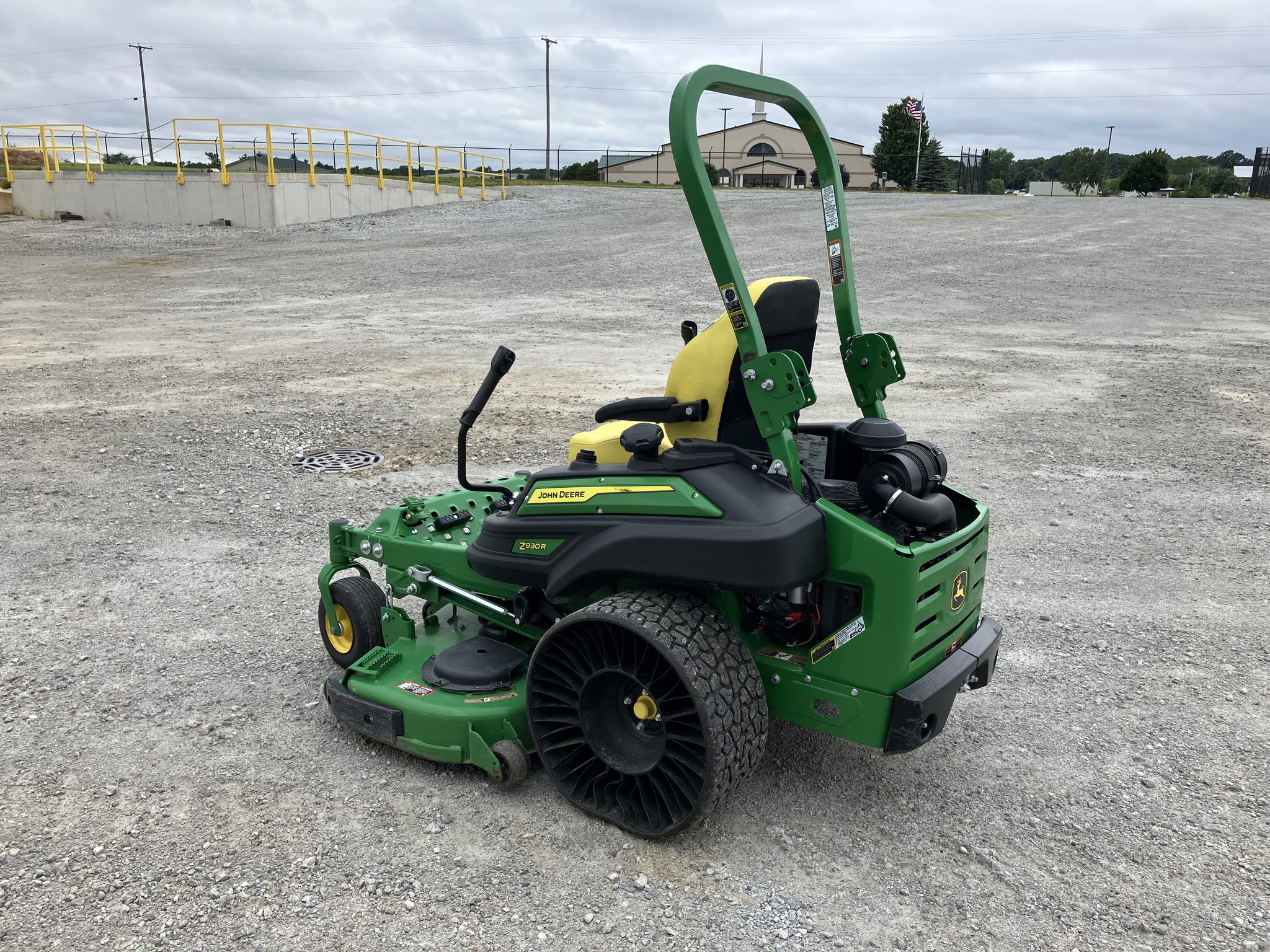 2022 John Deere Z930R Image 4