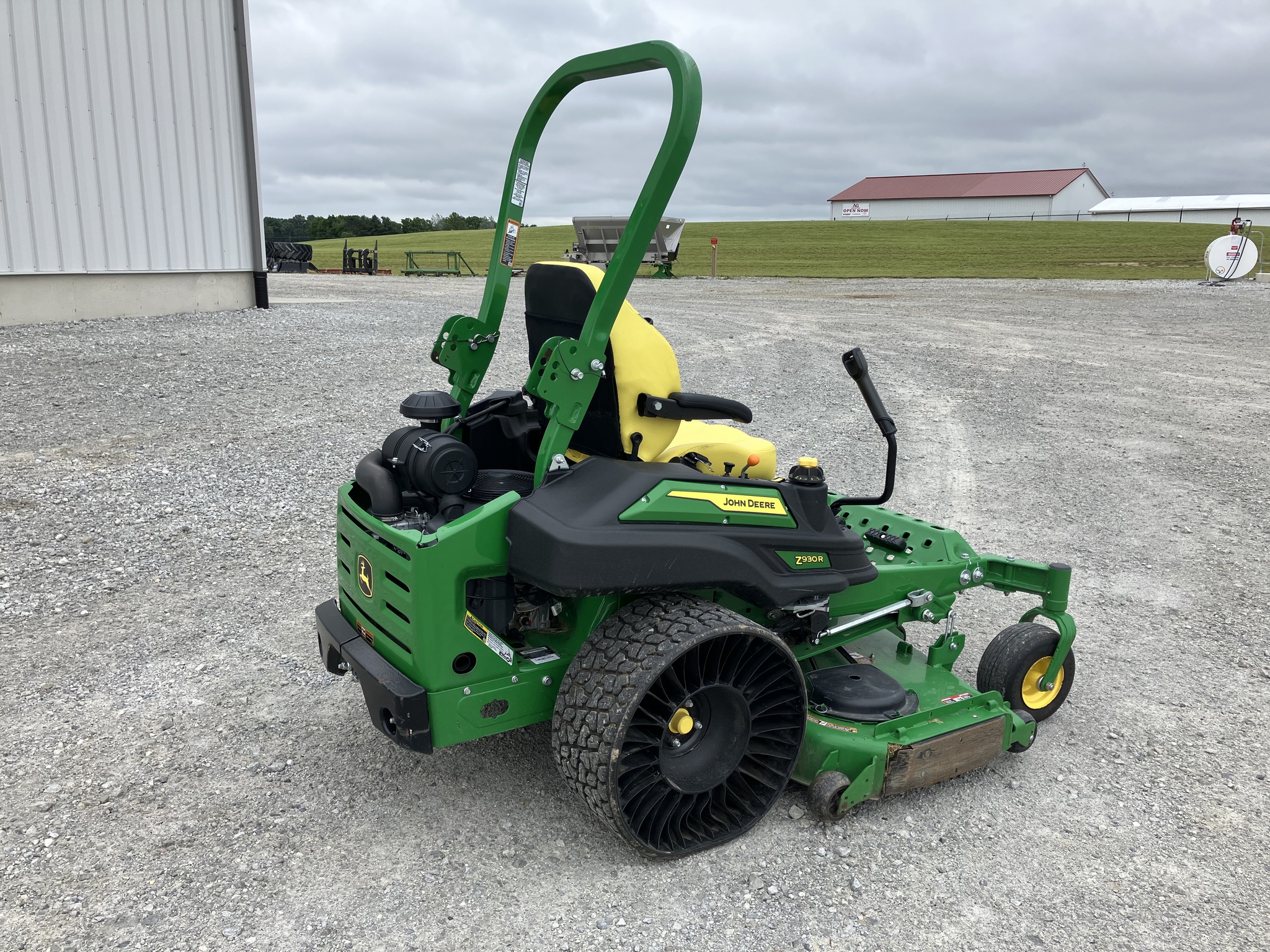 2022 John Deere Z930R Image 5