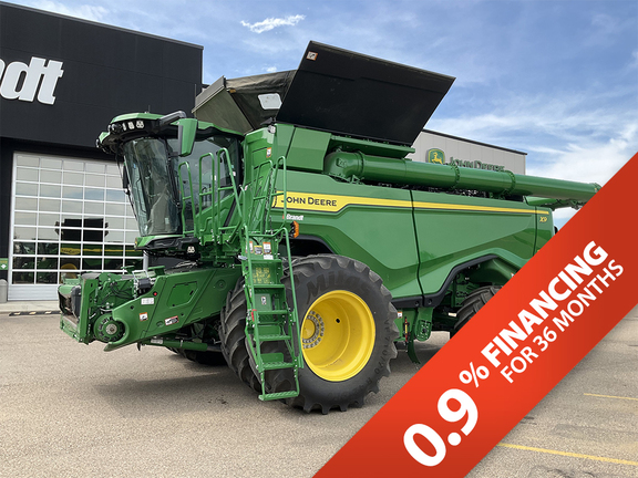 Photo of a 2023 John Deere X9 1100