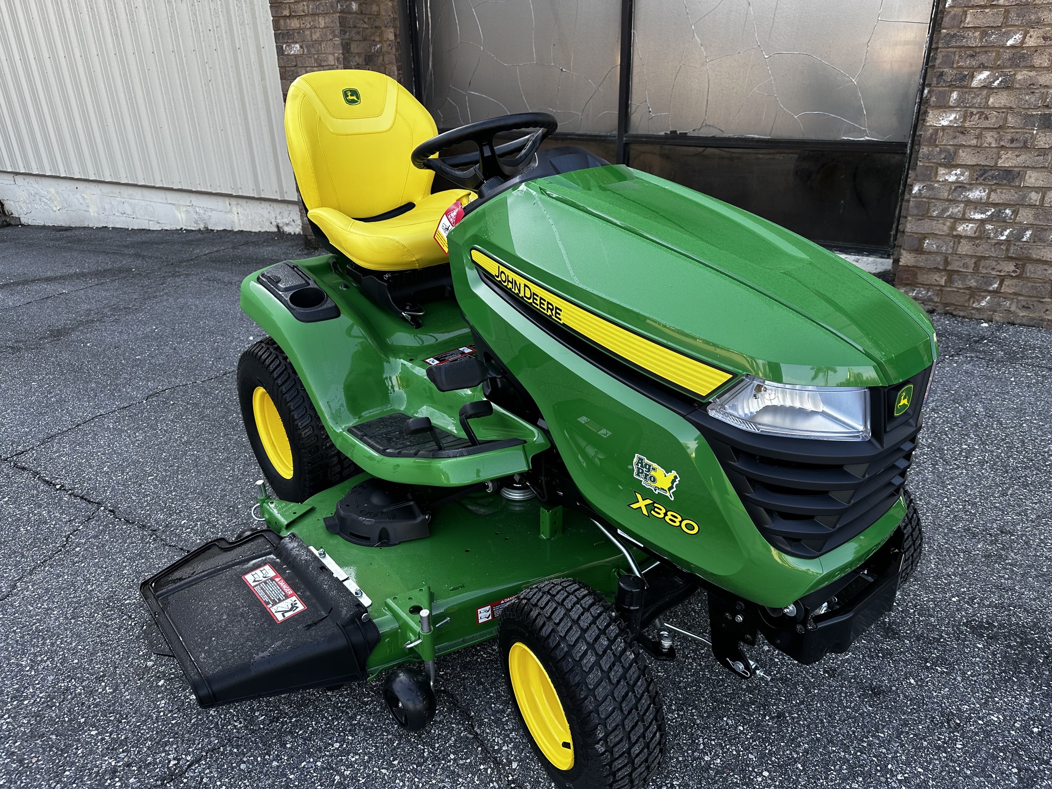 2025 John Deere X380 Image 4