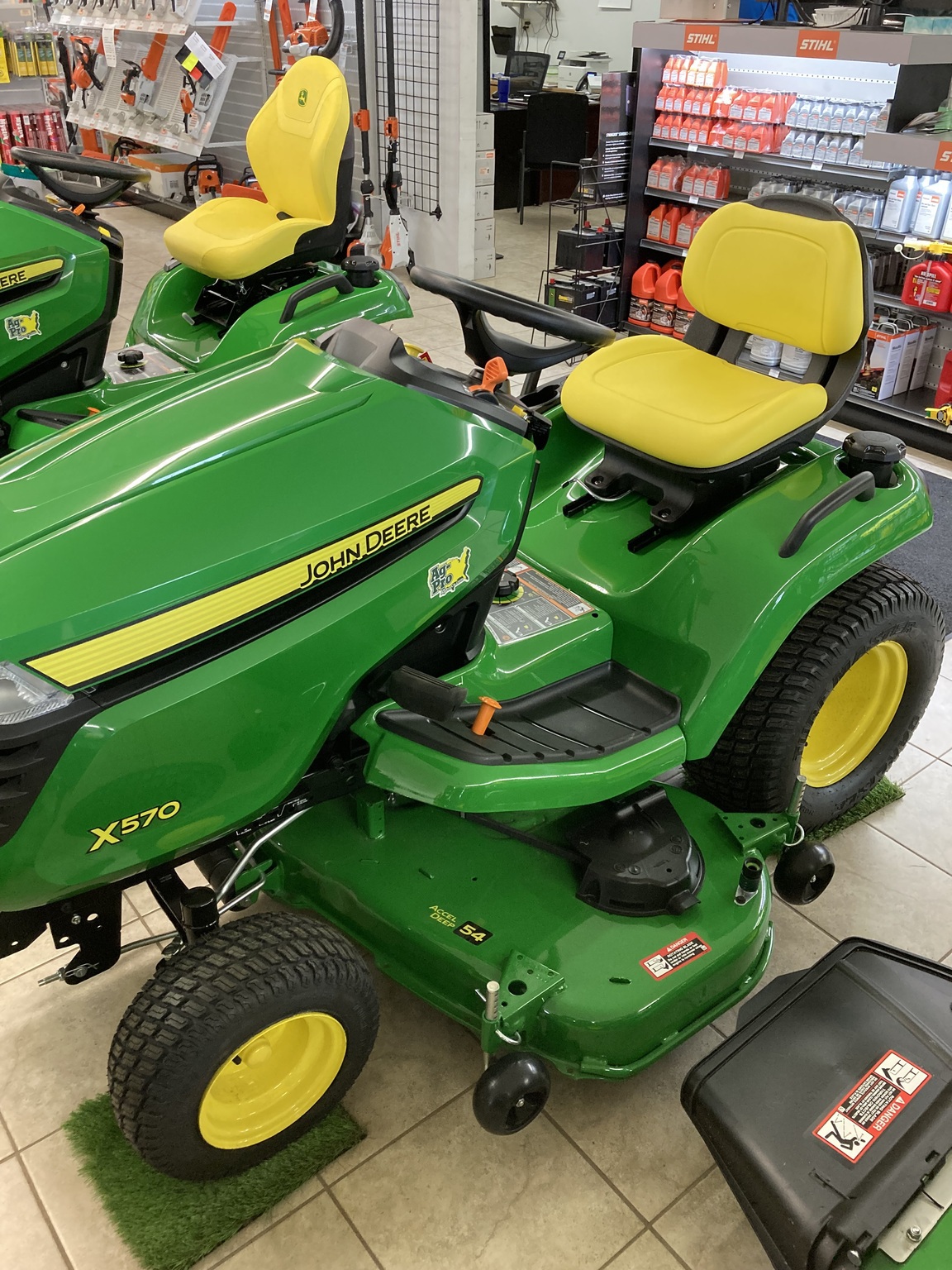 2025 John Deere x570 Image 4