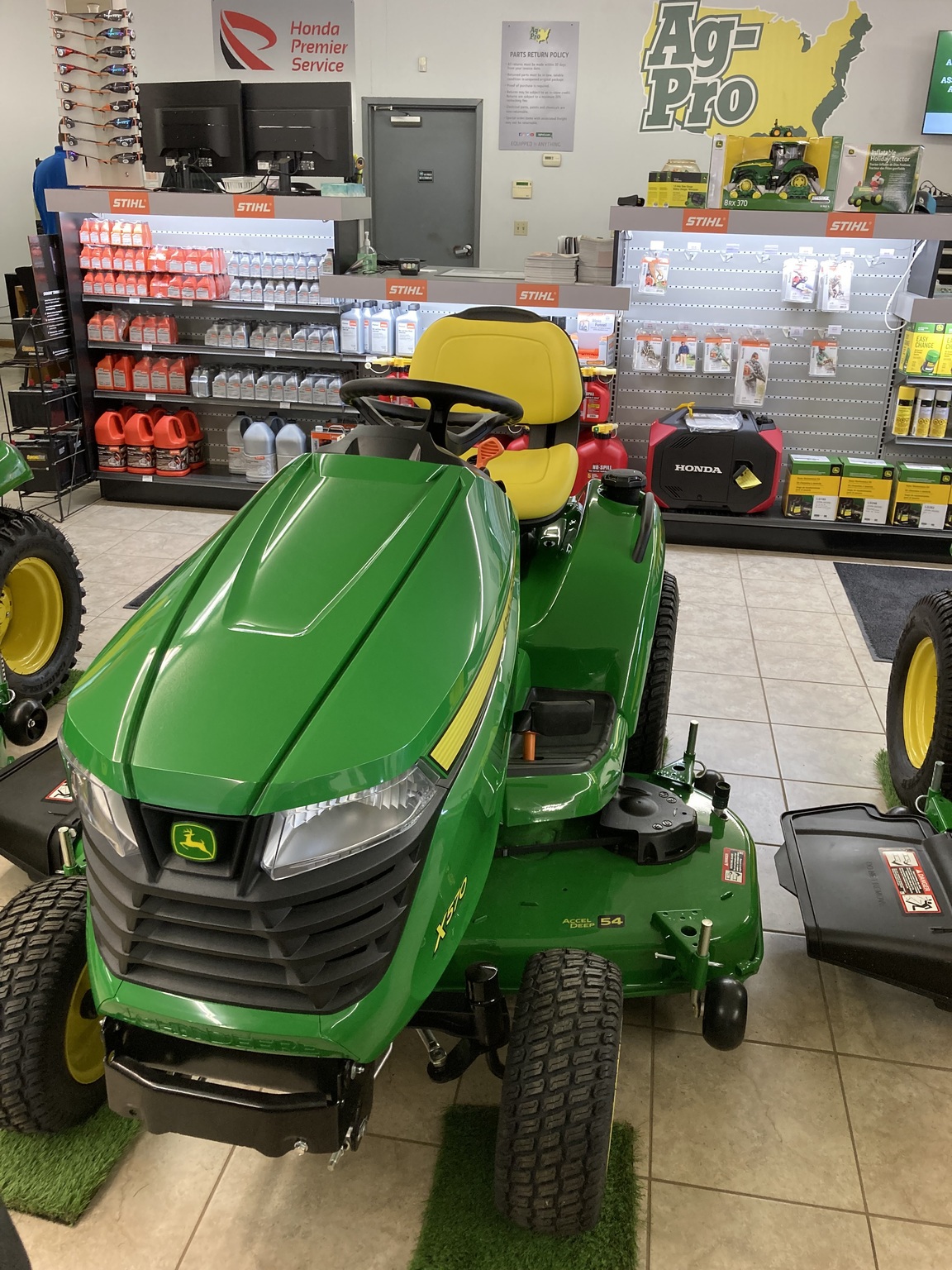 2025 John Deere x570 Image 1