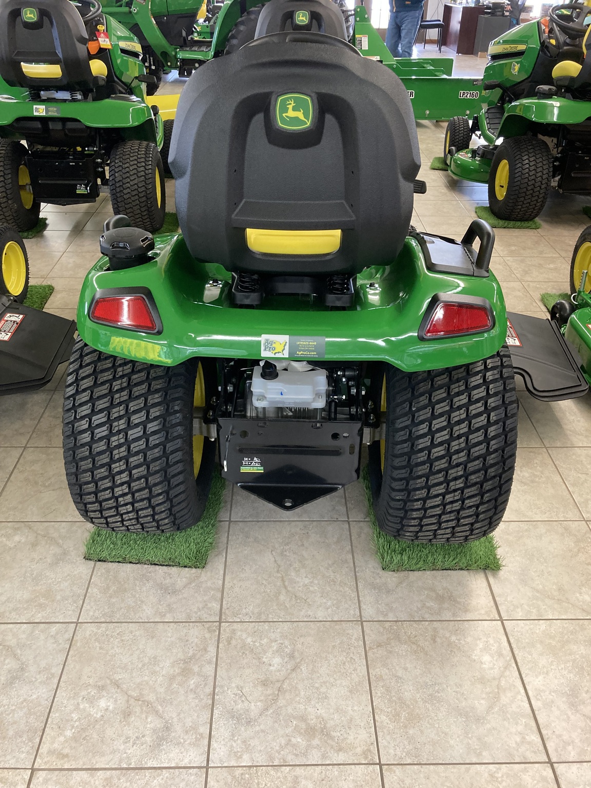 2025 John Deere x570 Image 8