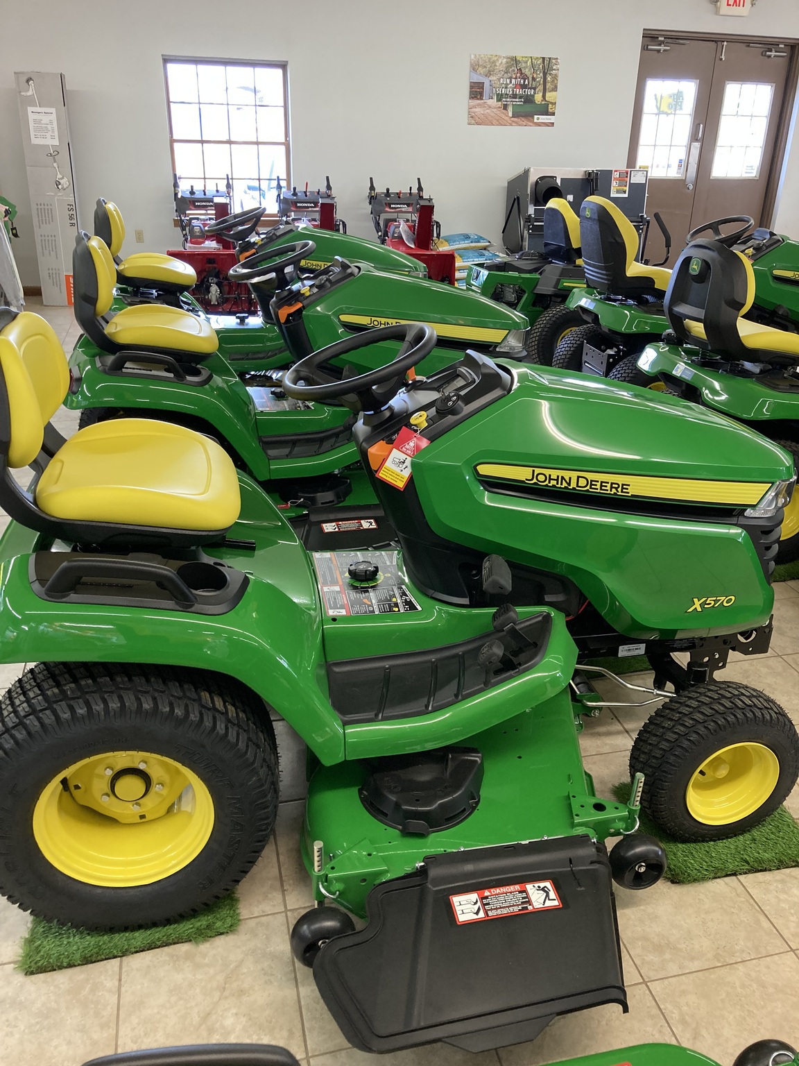 2025 John Deere x570 Image 9