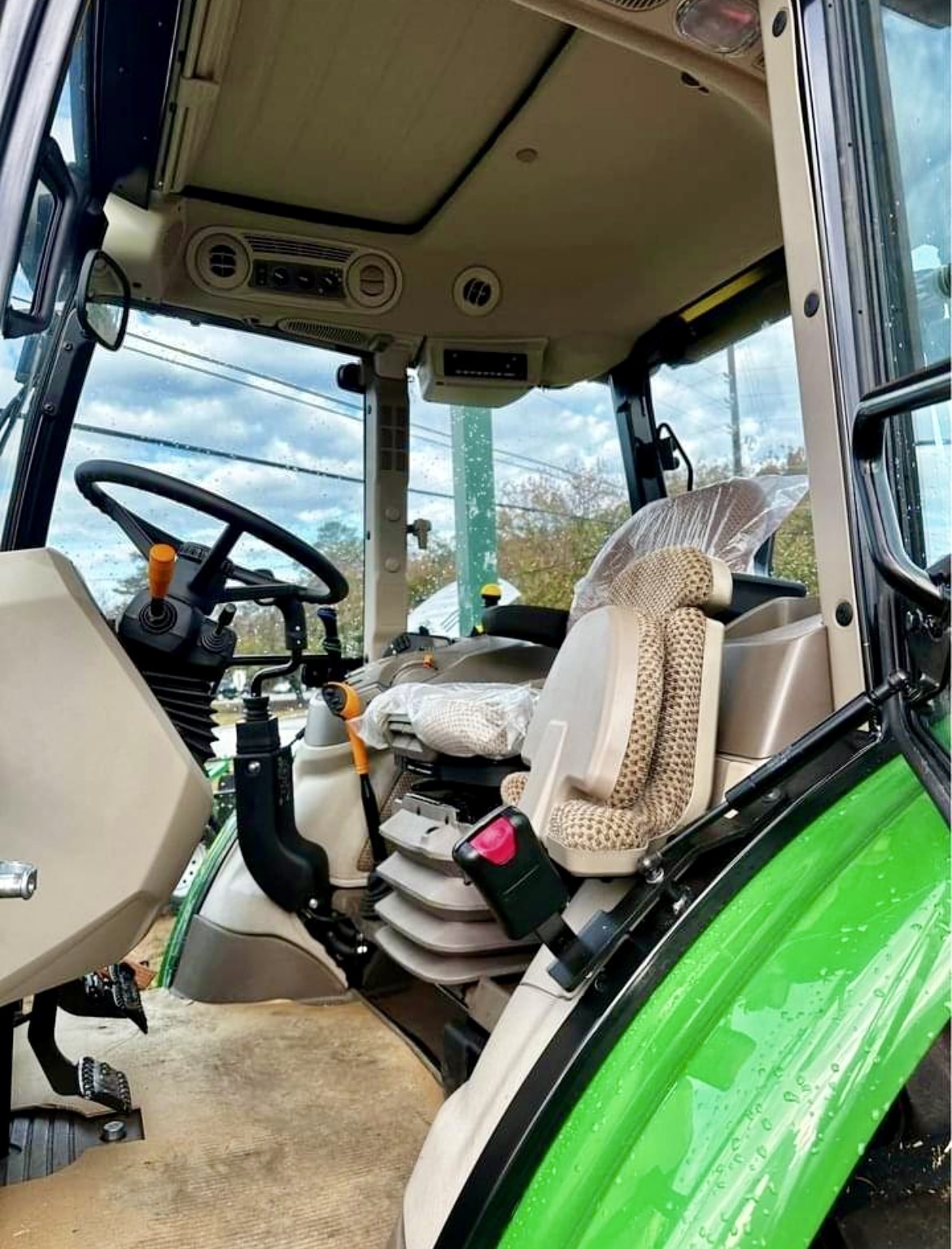 2025 John Deere 5075M Image 6