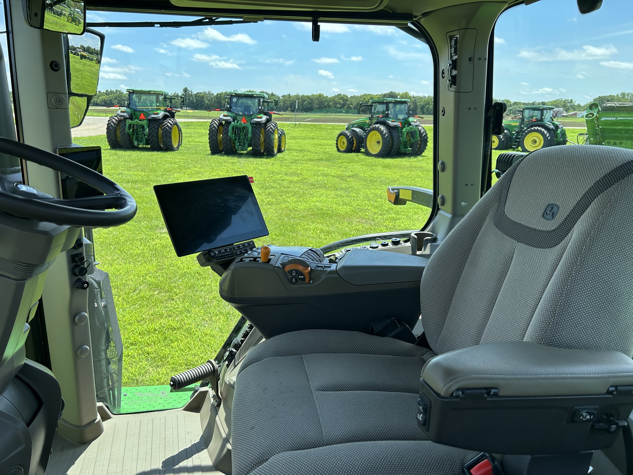  2024 John Deere 8R 250 at Heritage Tractor in Lacon, IL